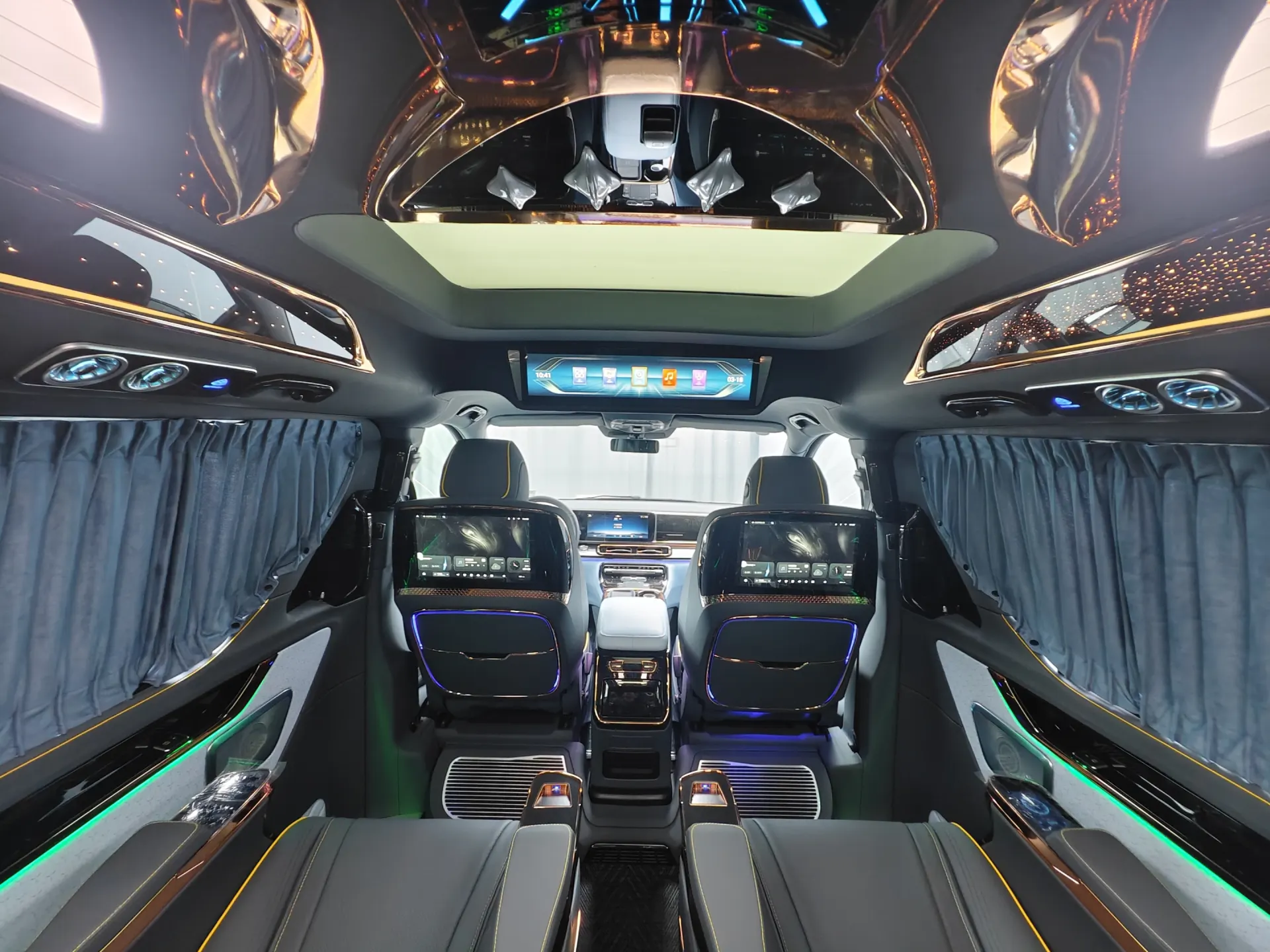 Mercedes-Benz V, 2024 27