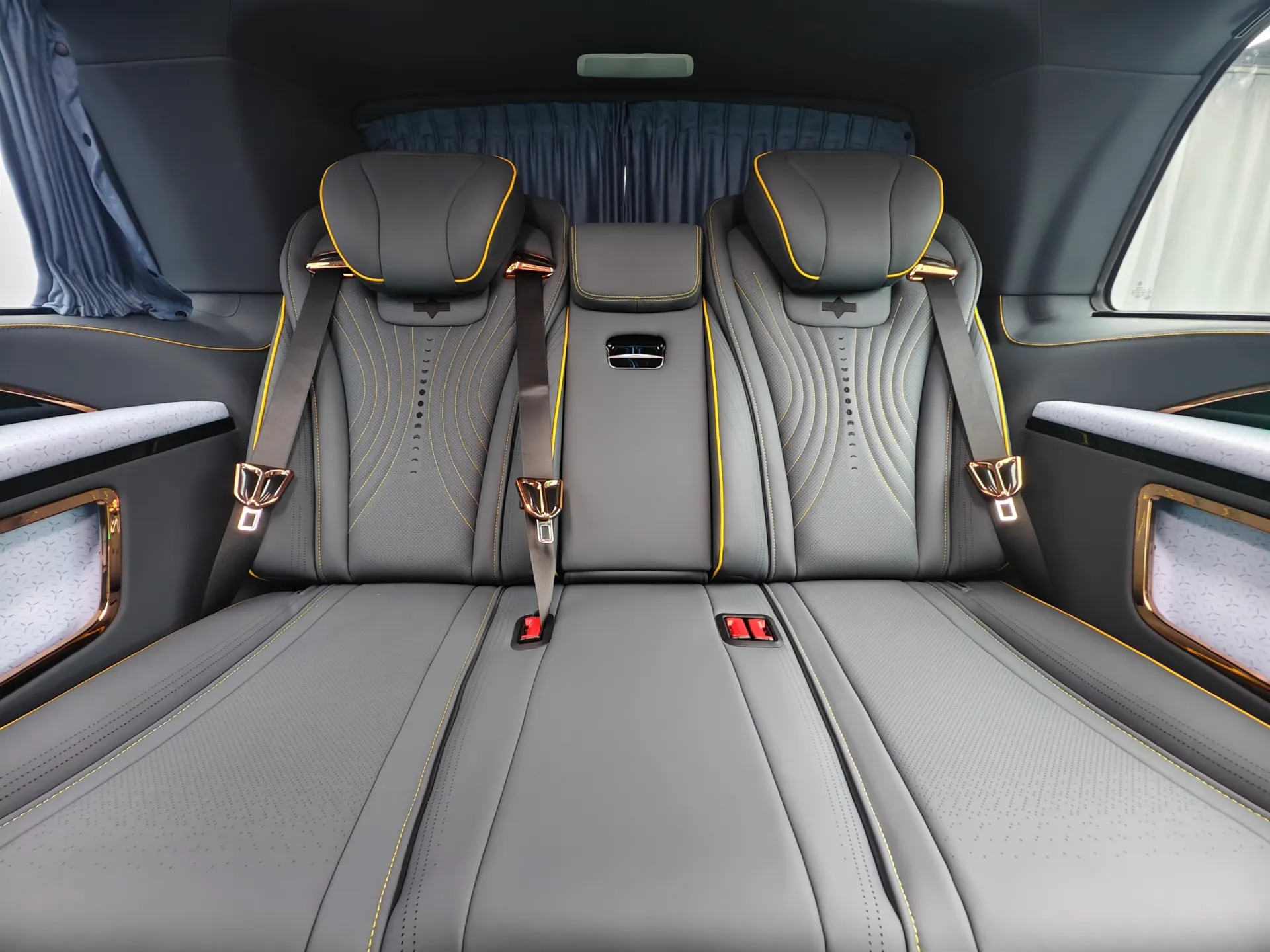 Mercedes-Benz V, 2024 29