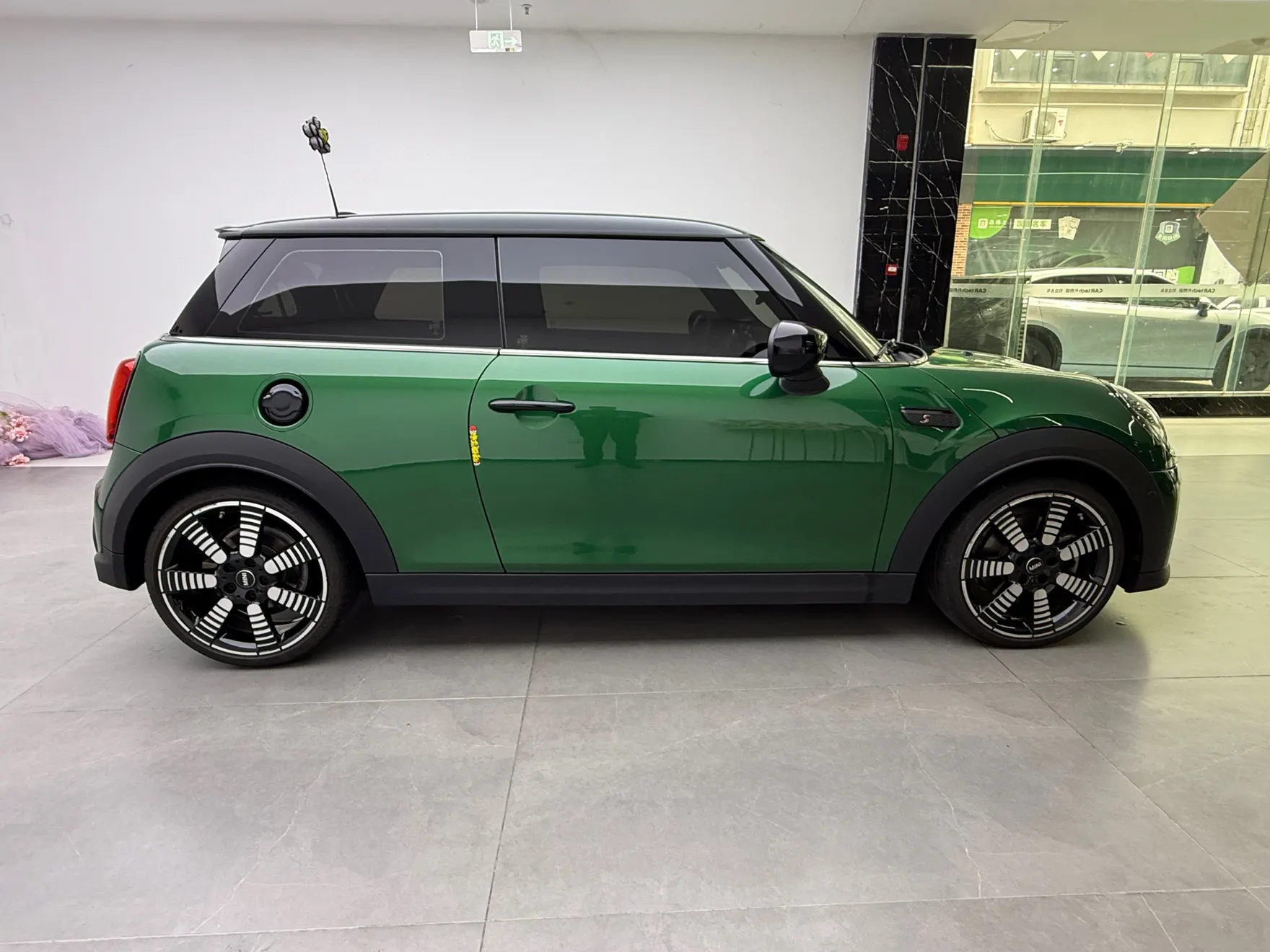 Mini Cooper, 2024 4