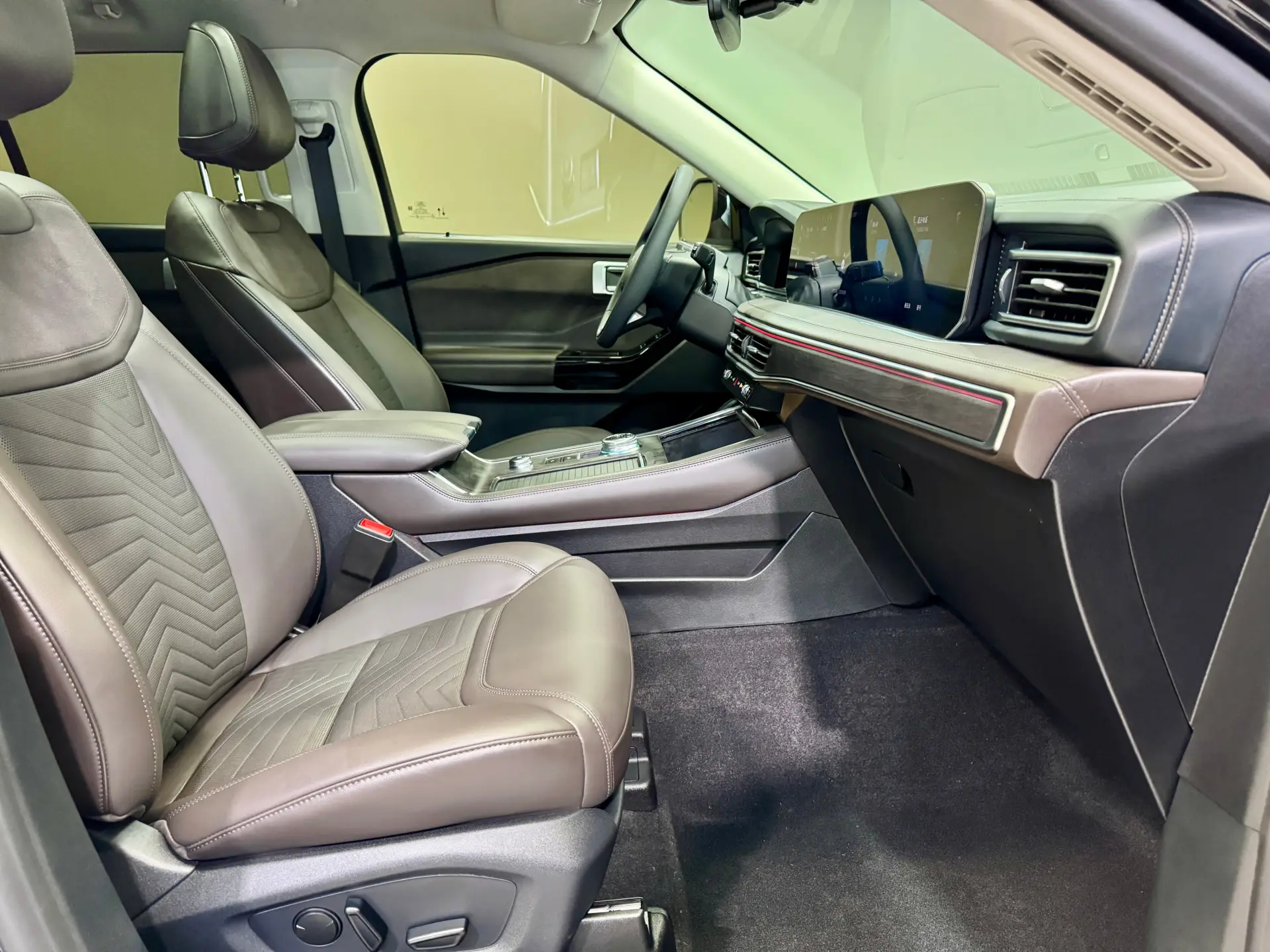 Ford Explorer, 2026 15