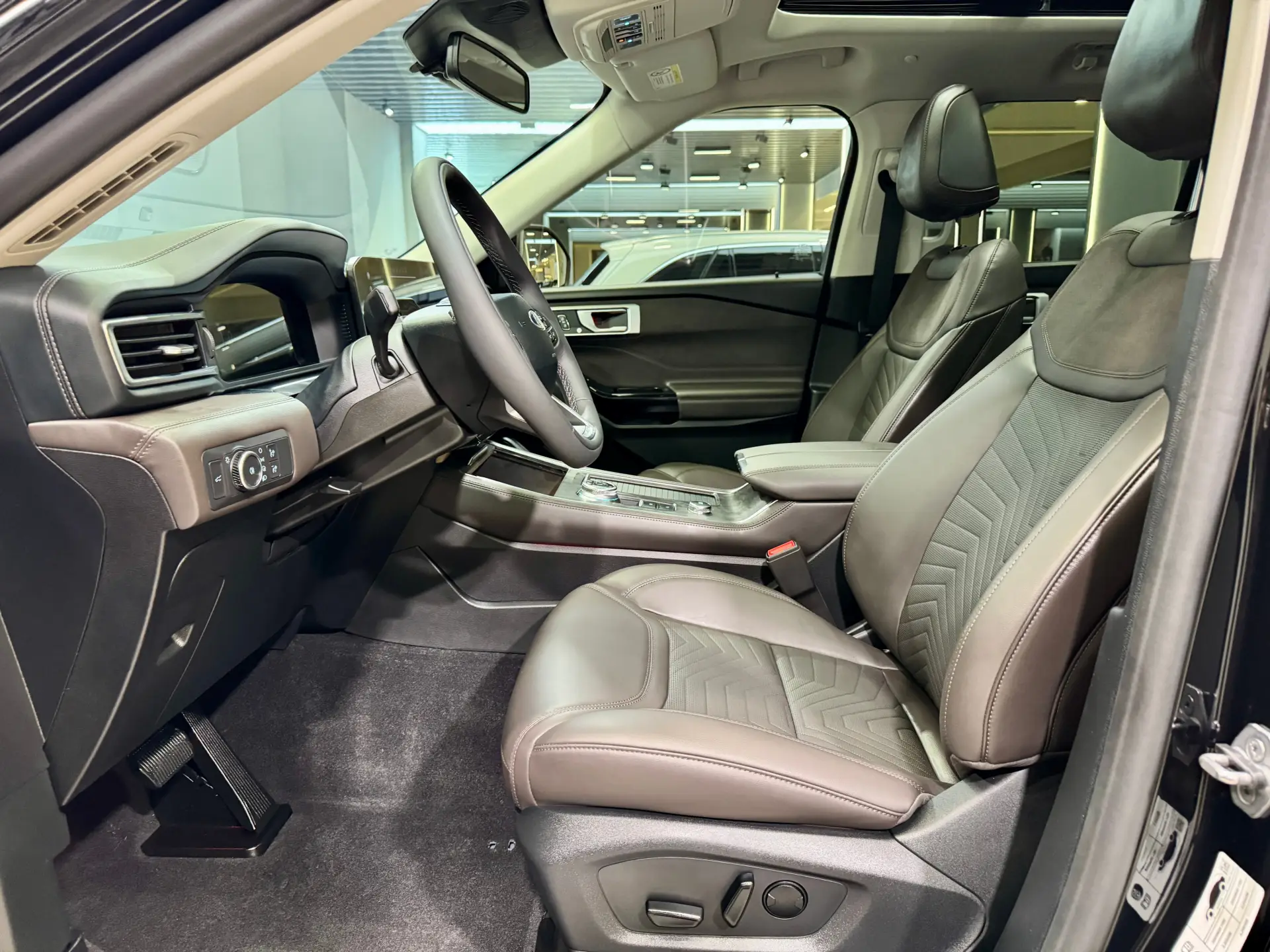 Ford Explorer, 2026 13