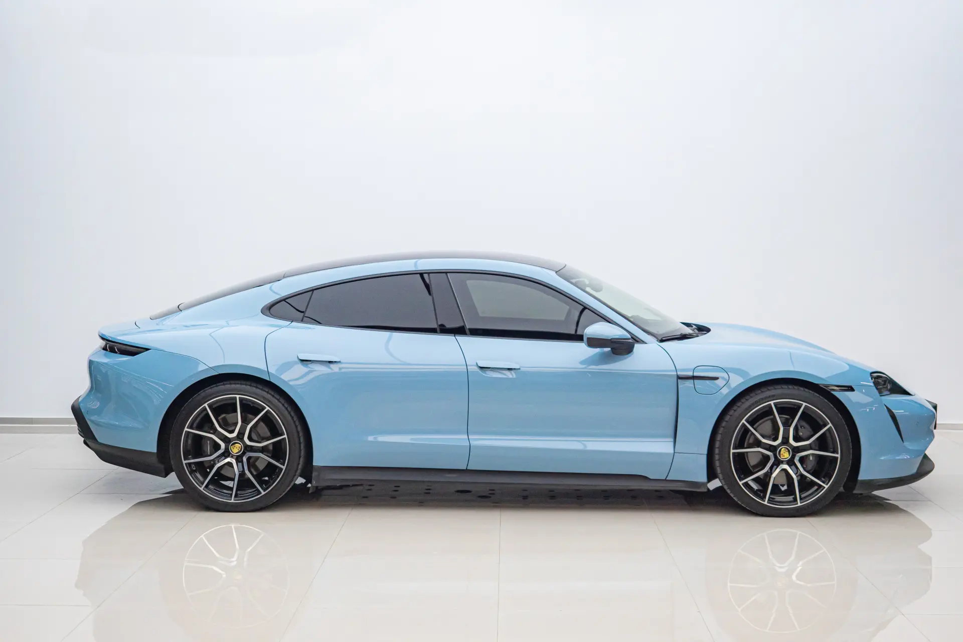Porsche Taycan, 2023 3