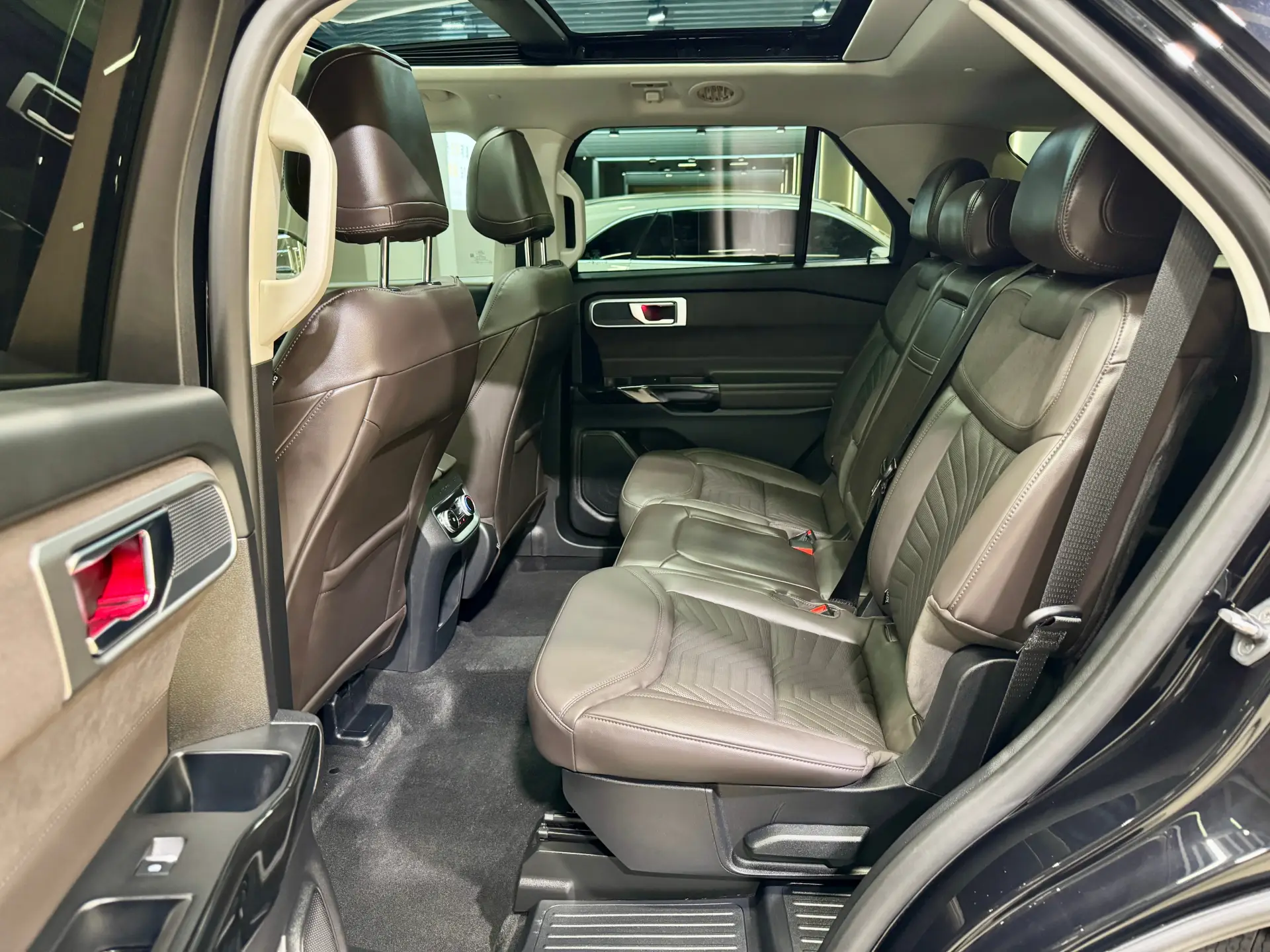 Ford Explorer, 2026 24