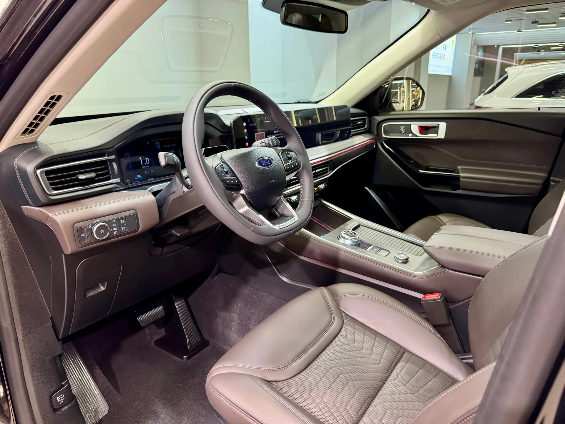 Ford Explorer, 2026 14