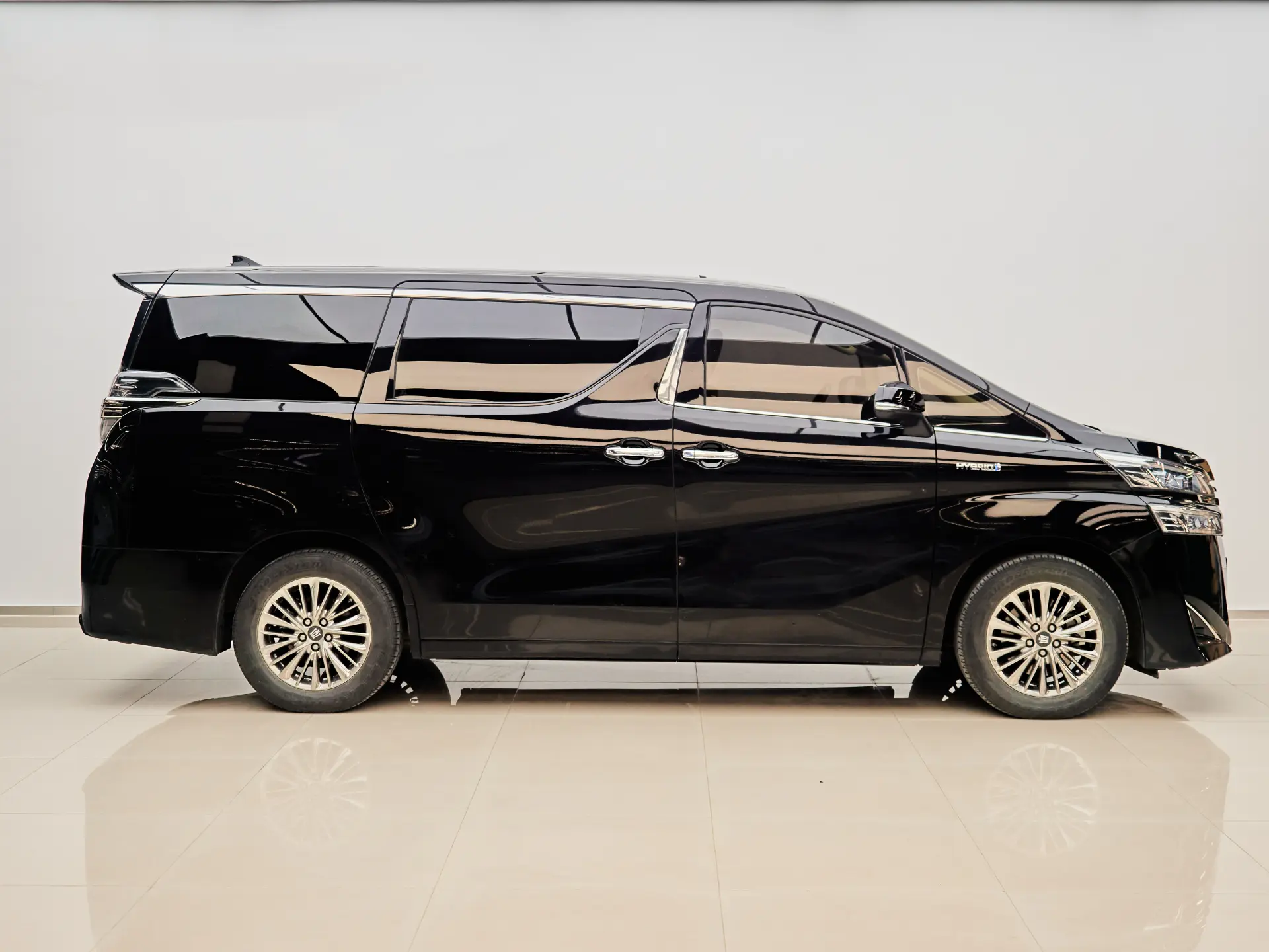 Toyota Vellfire, 2021 3