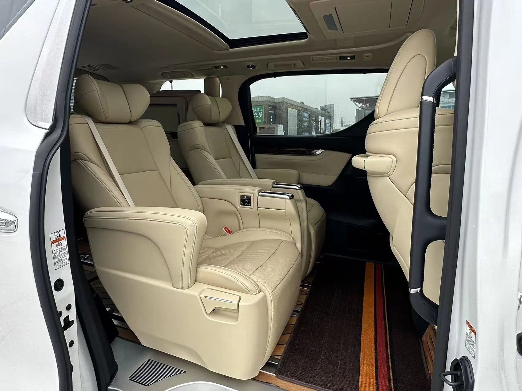 Toyota Alphard, 2022 12