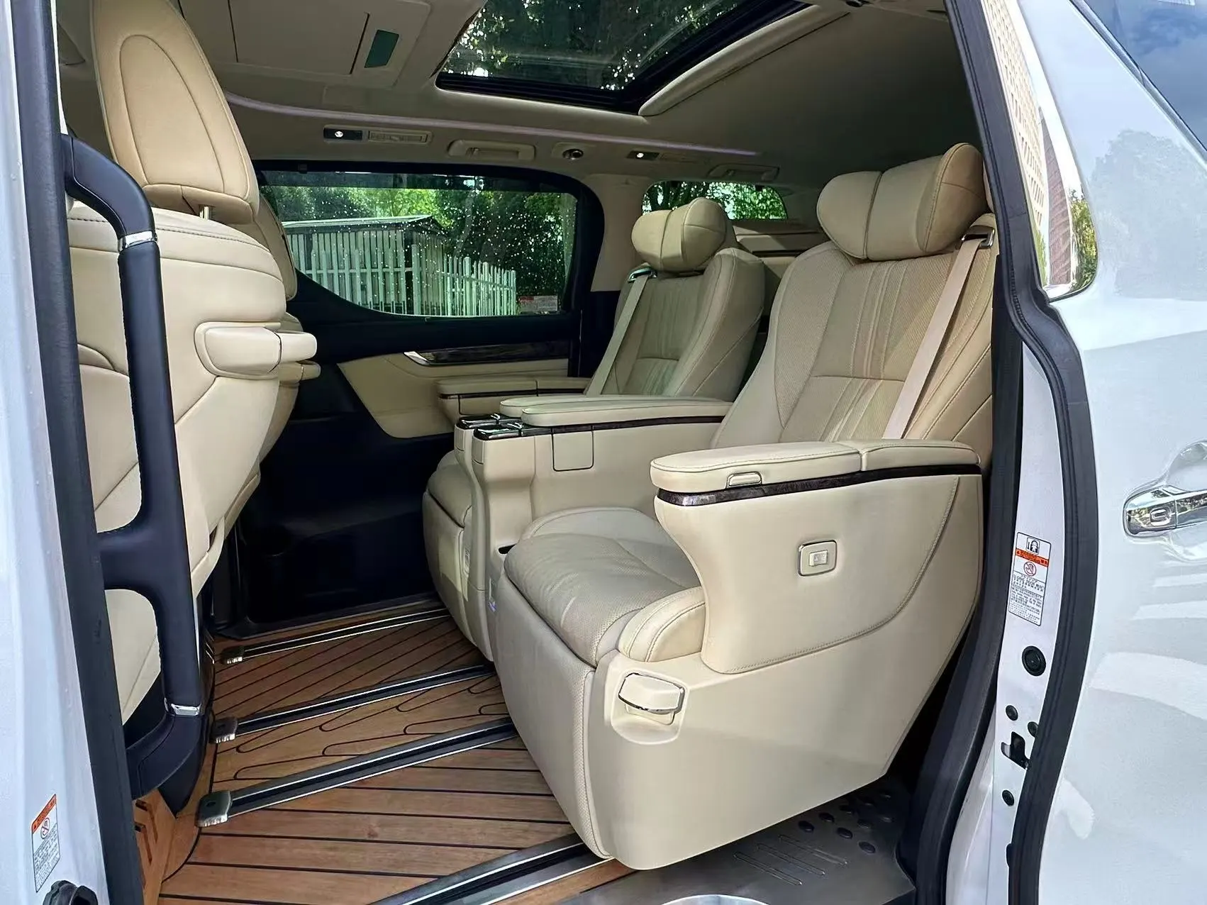 Toyota Vellfire, 2022 12