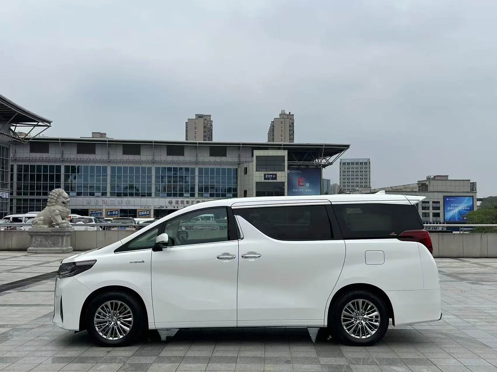 Toyota Alphard, 2022 7