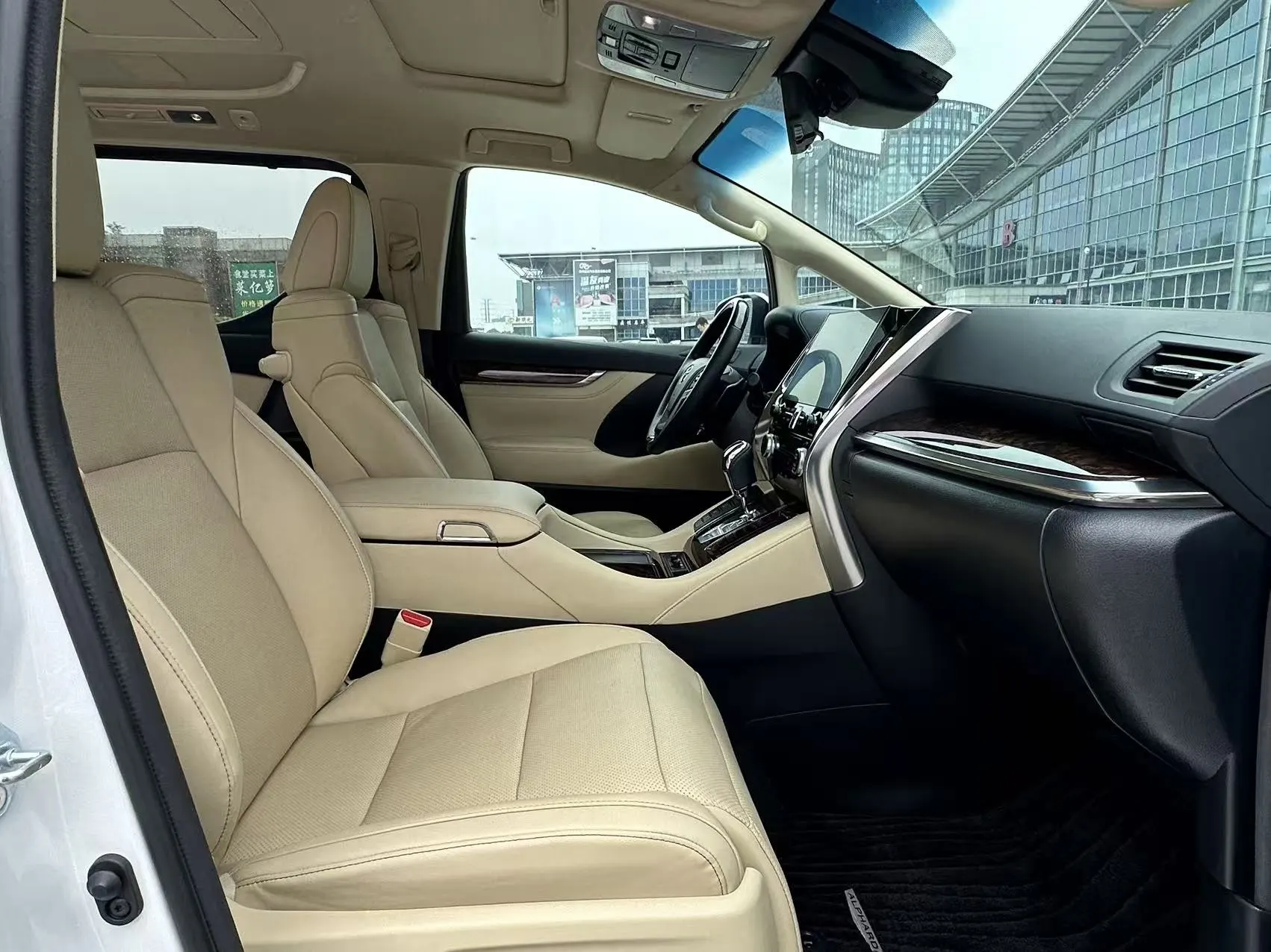 Toyota Alphard, 2022 10