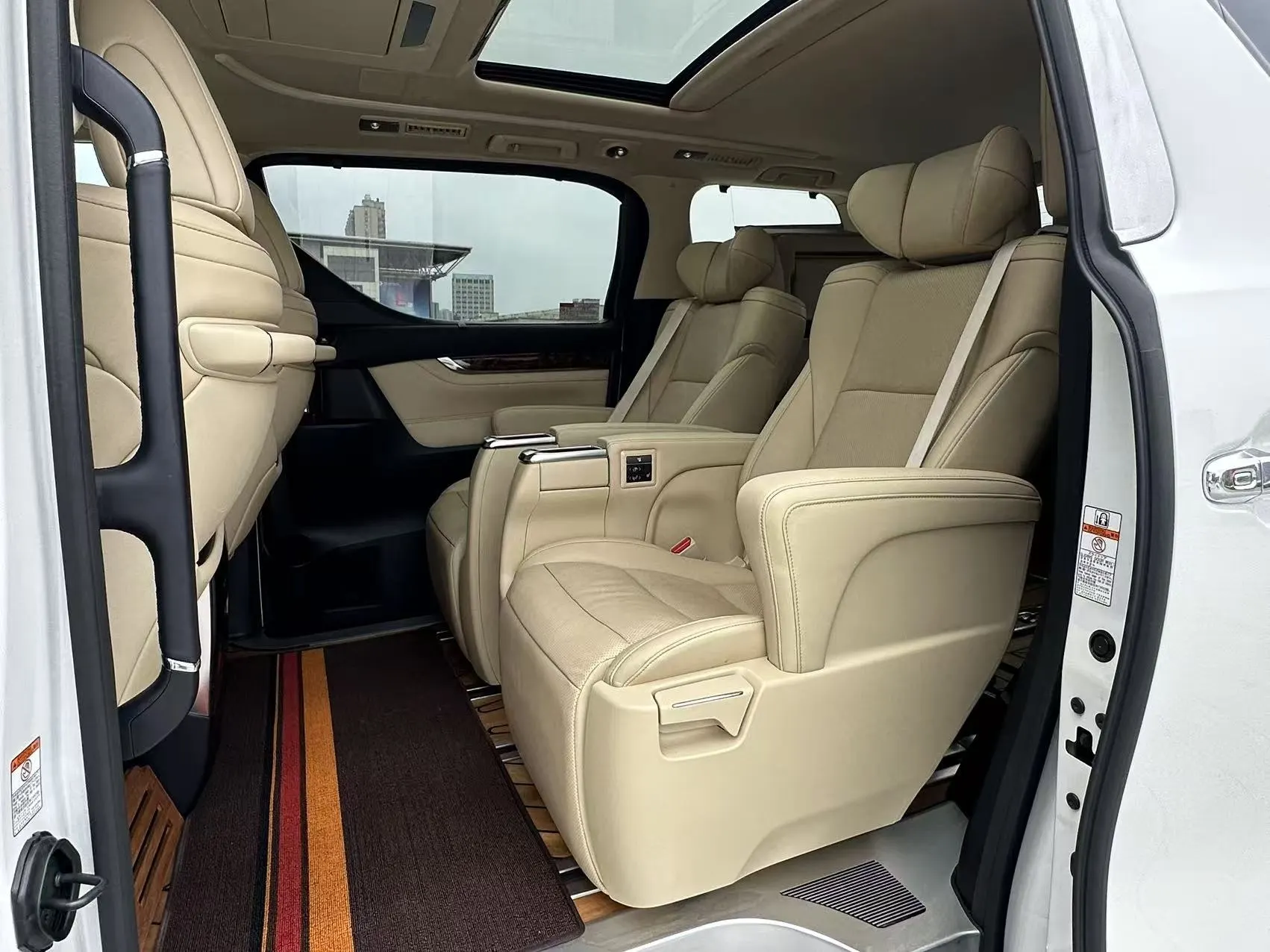 Toyota Alphard, 2022 11