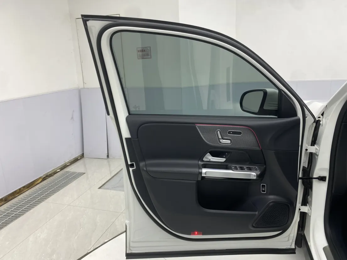 Mercedes-Benz GLB, 2023 16