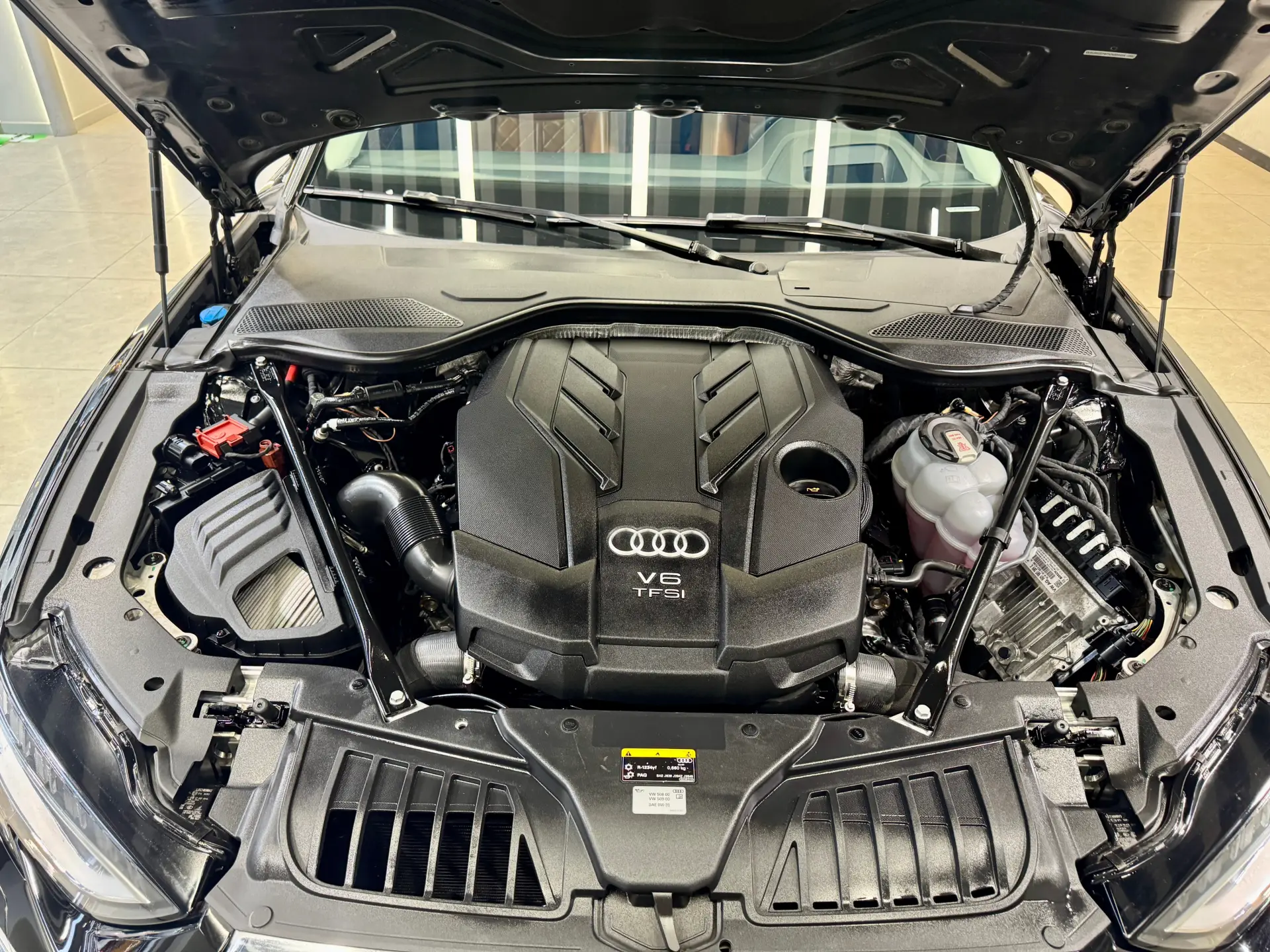Audi A8L 50 TFSI, 2022 26