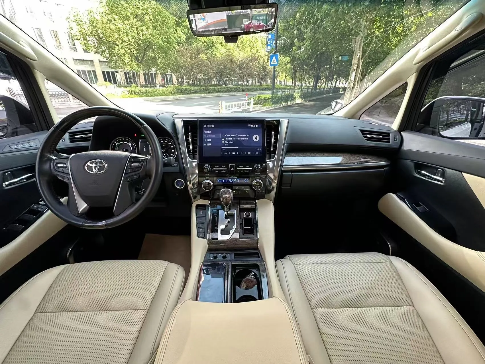 Toyota Vellfire, 2022 8