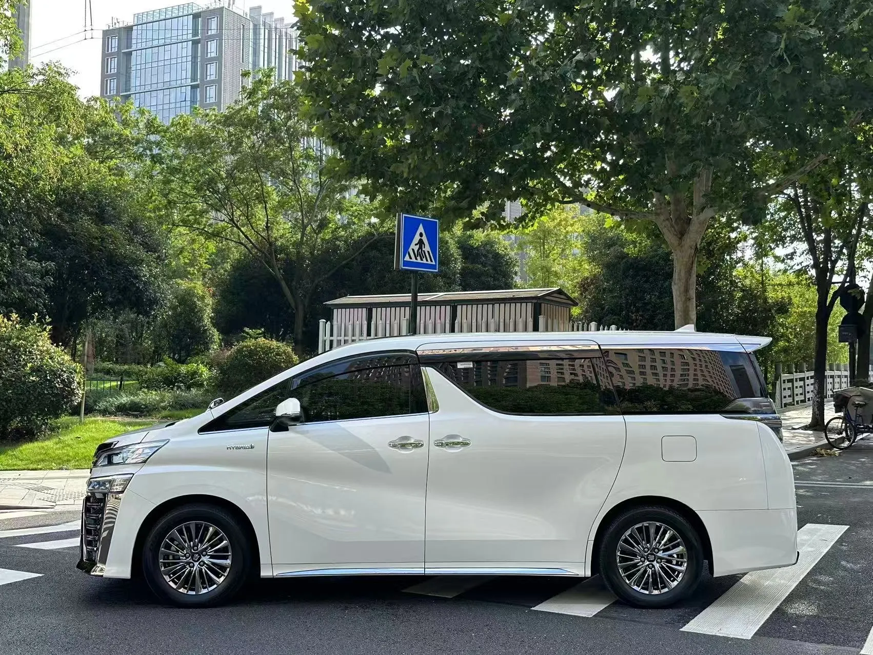Toyota Vellfire, 2022 6