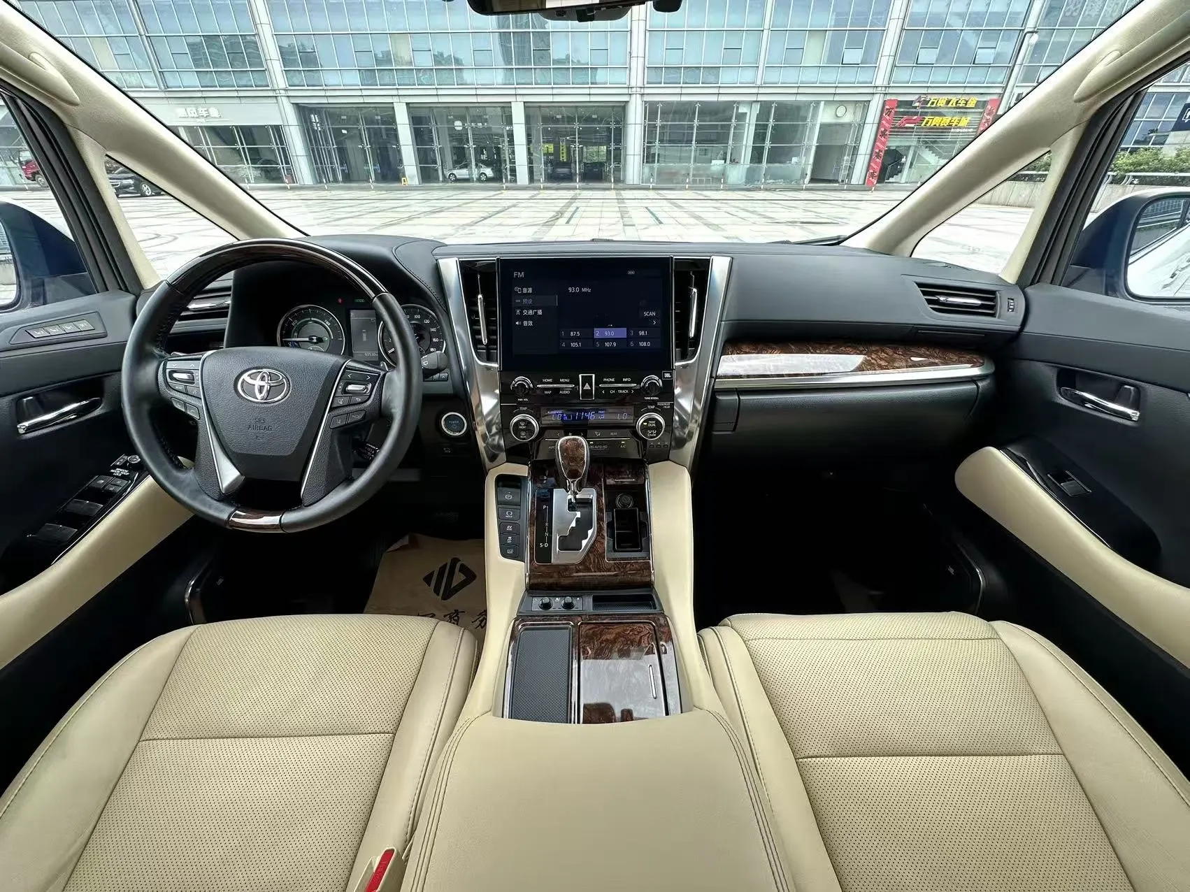 Toyota Alphard, 2022 8