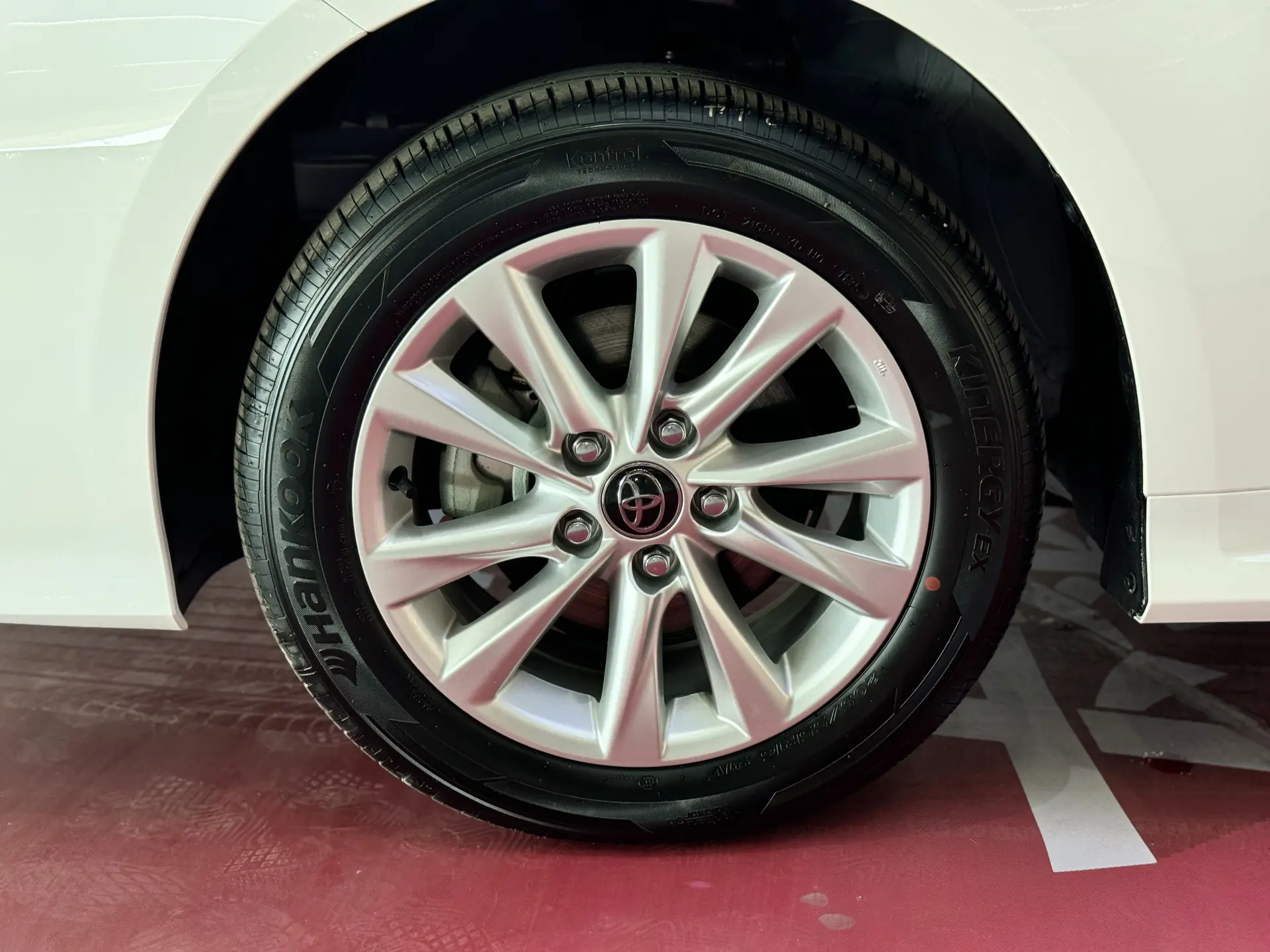Toyota Corolla, 2025 11