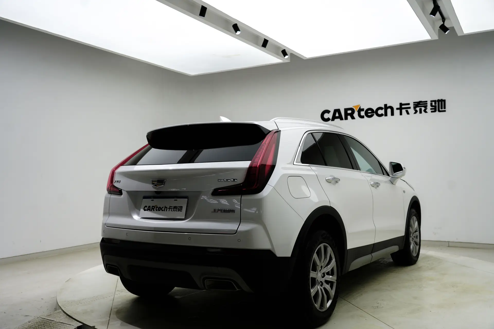 Cadillac XT4, 2021 все фото