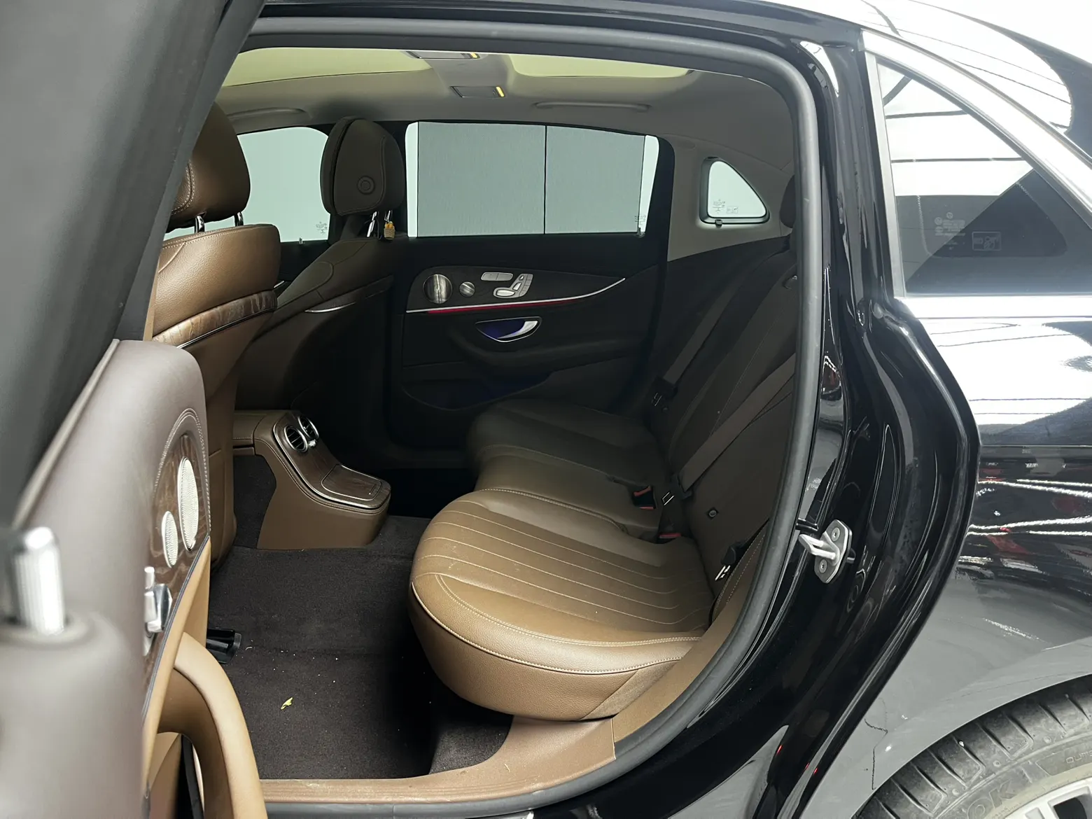 Mercedes-Benz E 300 L, 2022 13