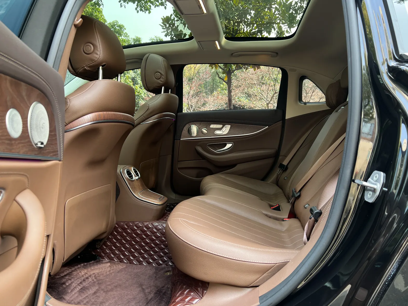 Mercedes-Benz E 300 L, 2022 11