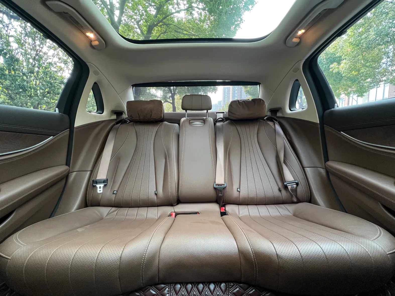 Mercedes-Benz E 300 L, 2022 16