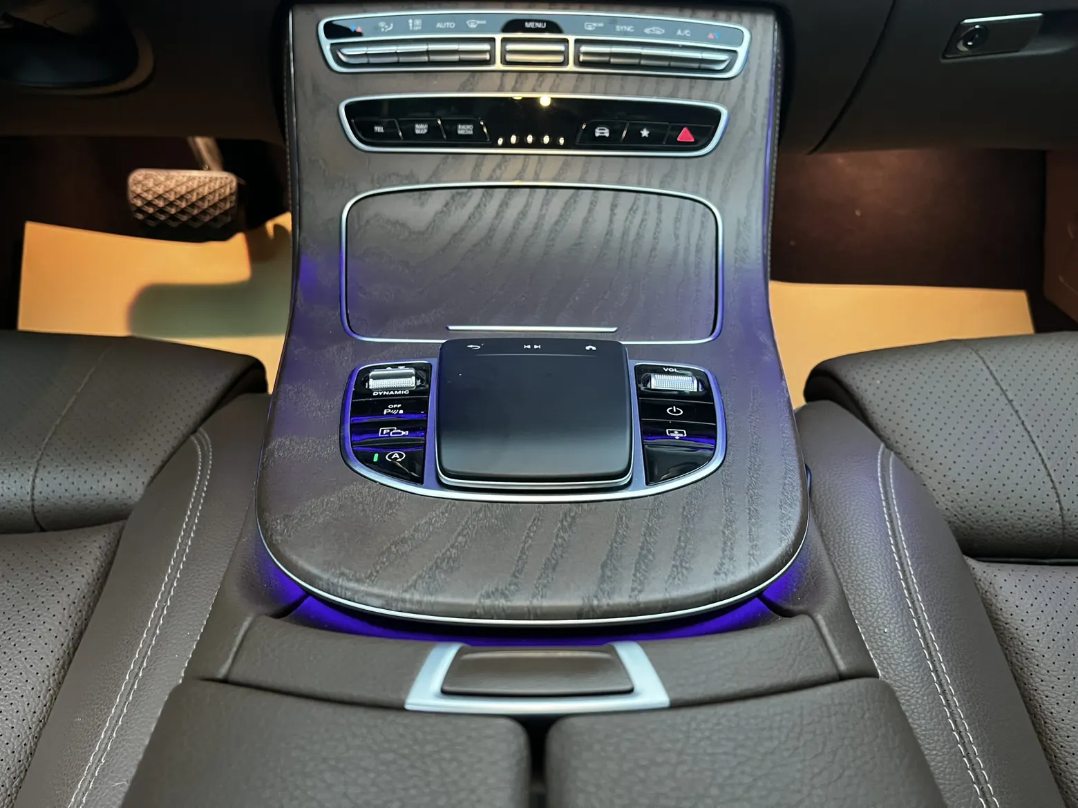 Mercedes-Benz E 300 L, 2022 14