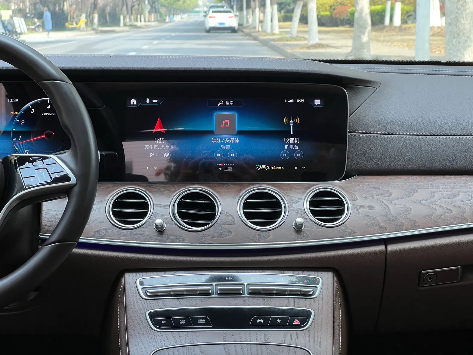 Mercedes-Benz E 300 L, 2022 13
