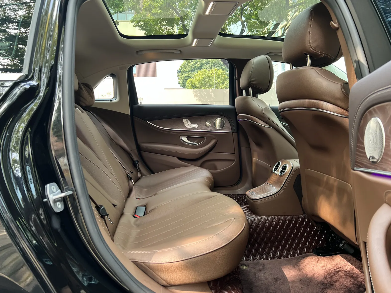 Mercedes-Benz E 300 L, 2022 17