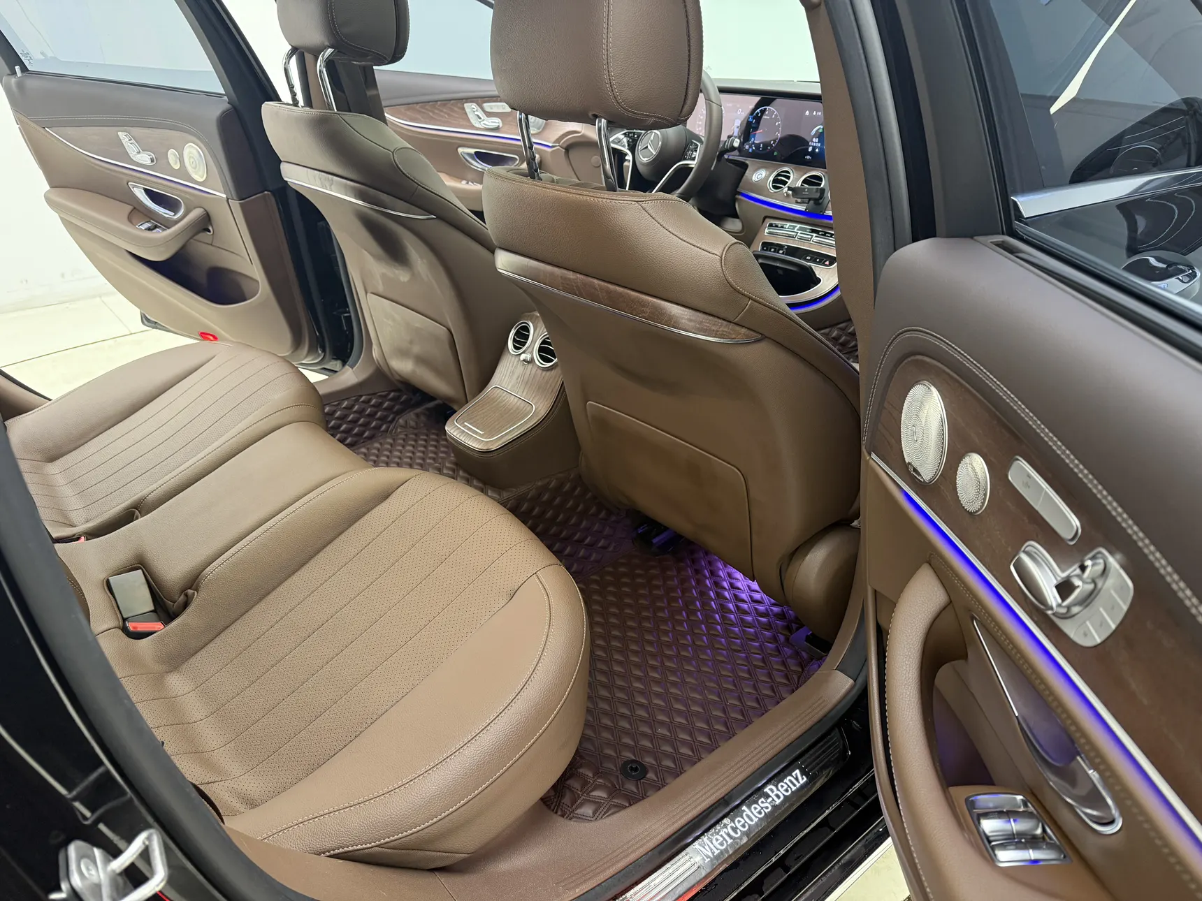 Mercedes-Benz E 300 L, 2022 16