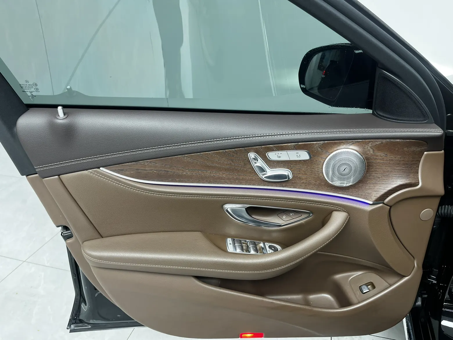 Mercedes-Benz E 300 L, 2022 11