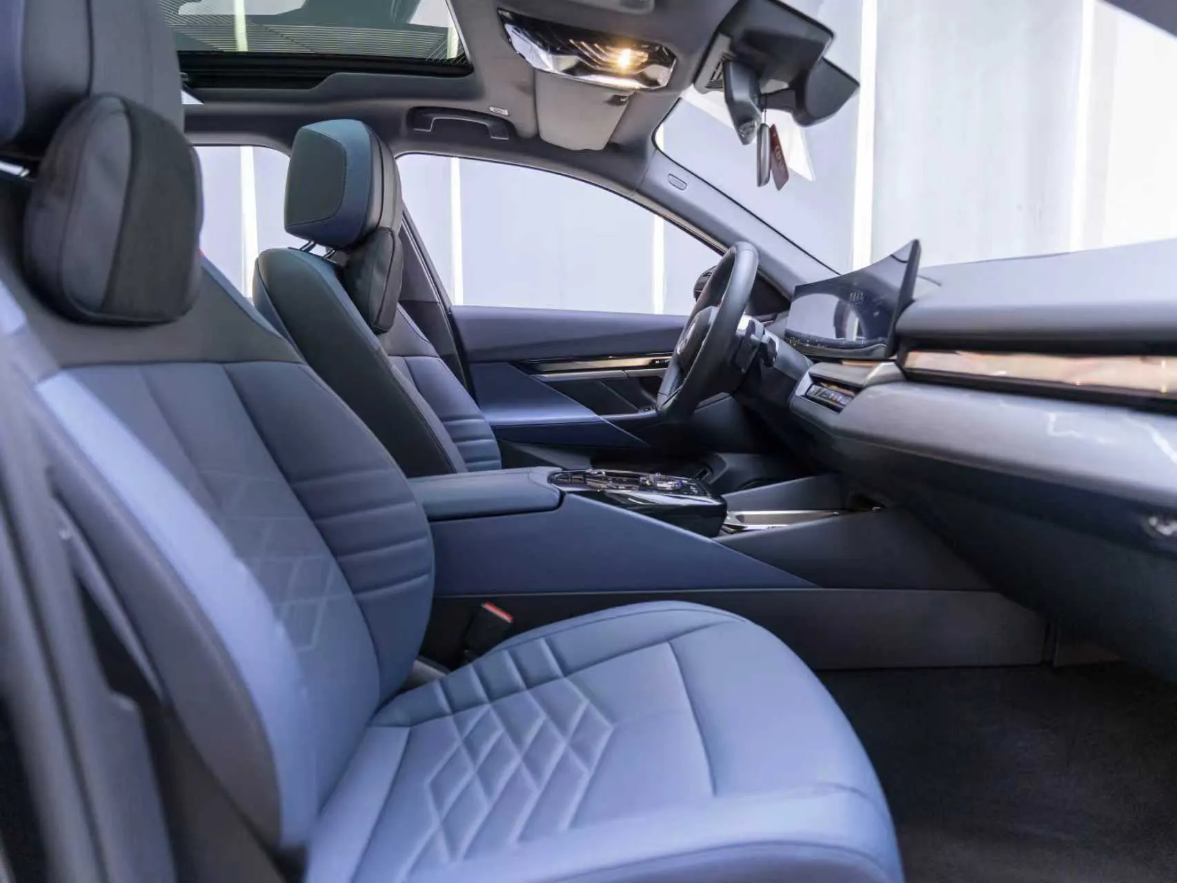 BMW 530Li, 2025 14
