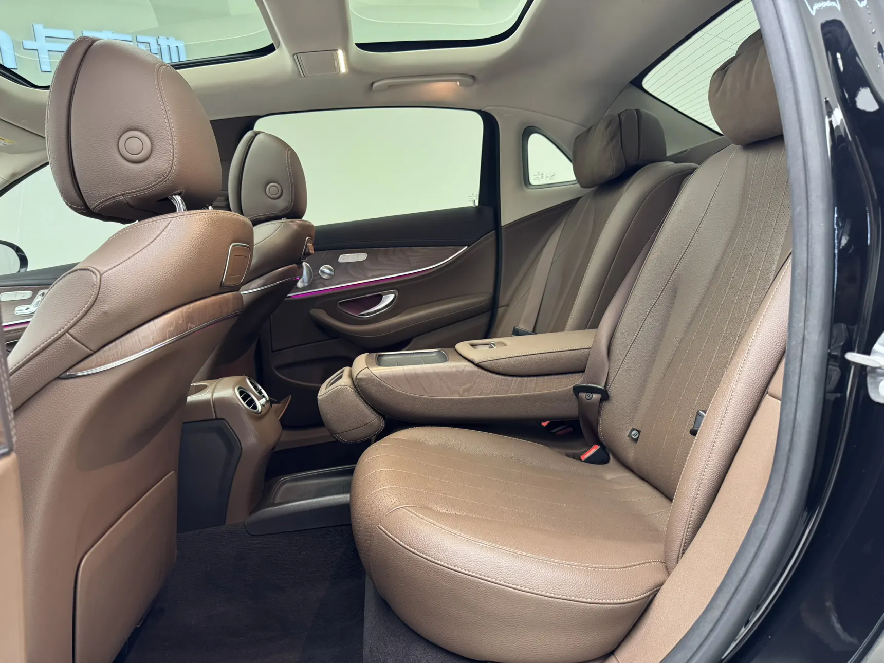 Mercedes-Benz E 300 L, 2019 14