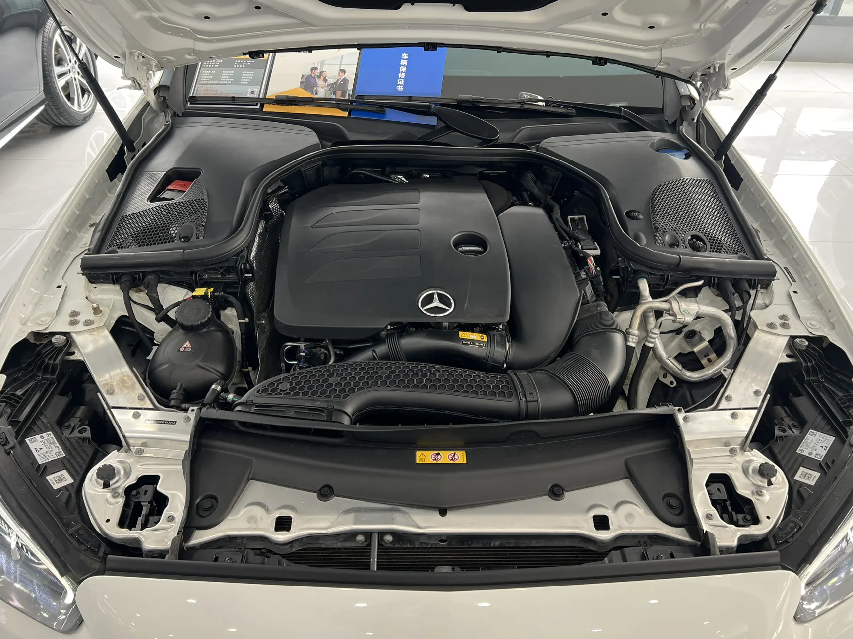 Mercedes-Benz E 300 L, 2023 15