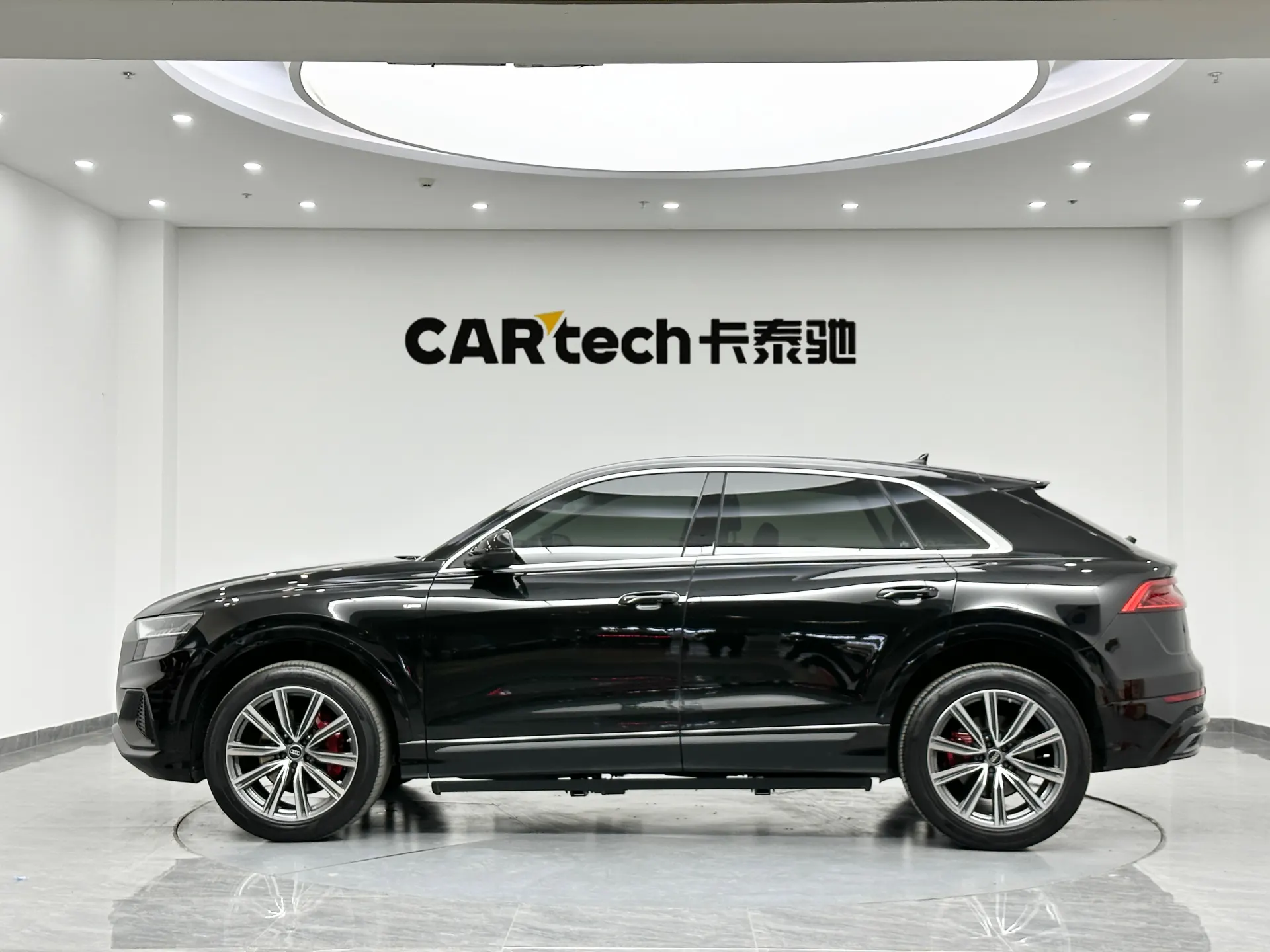 Audi Q8 45 TFSI, 2023 все фото