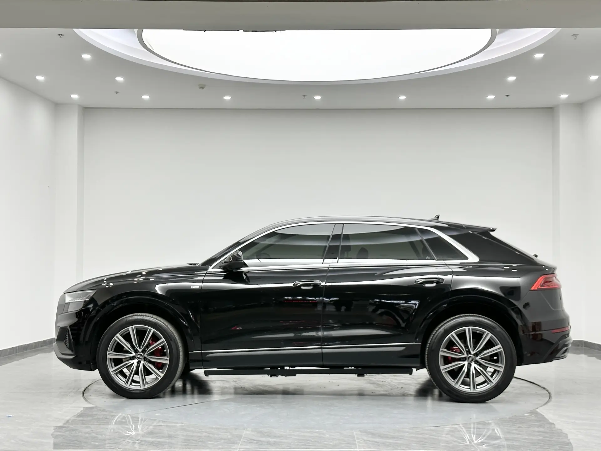 Audi Q8 45 TFSI, 2023 13