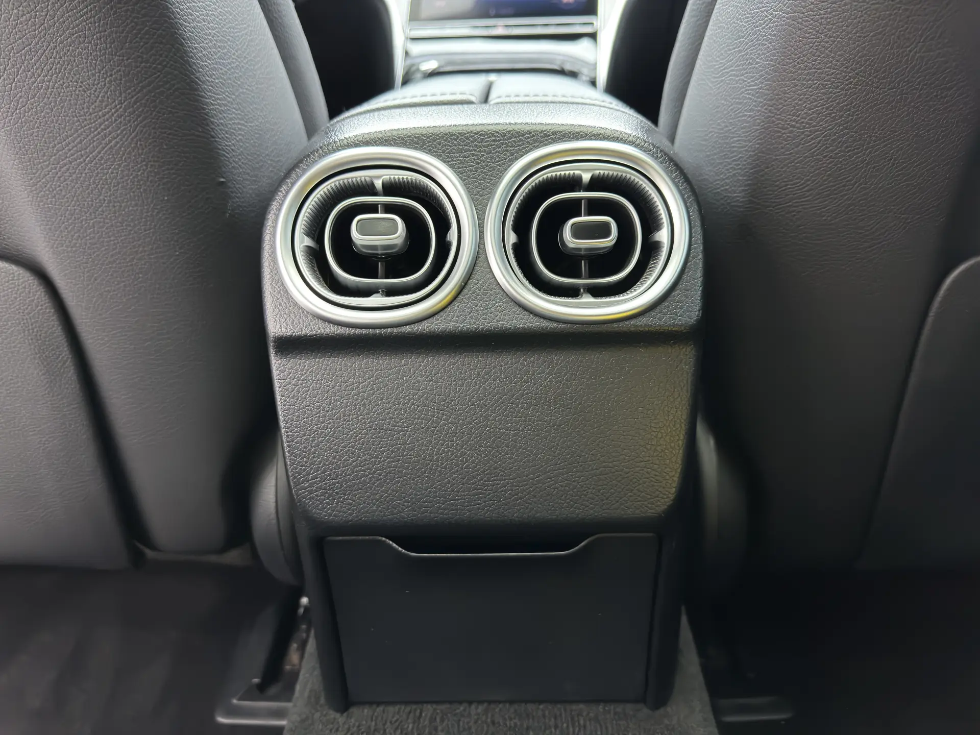 Mercedes-Benz C 260 L, 2024 26