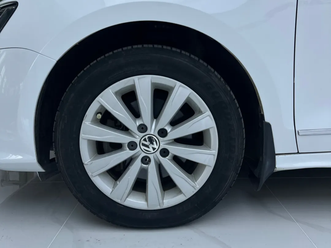 Volkswagen Sagitar, 2016 10