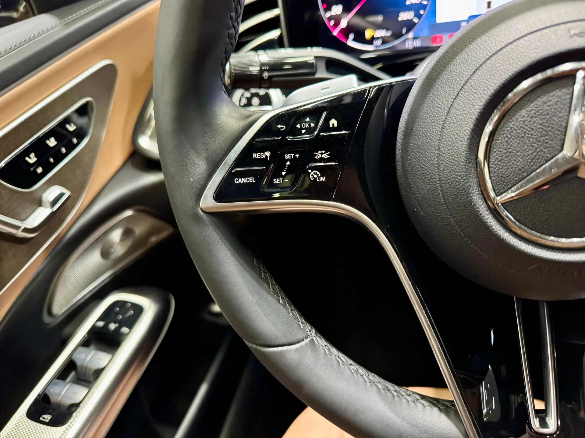 Mercedes-Benz E 300 L, 2024 18