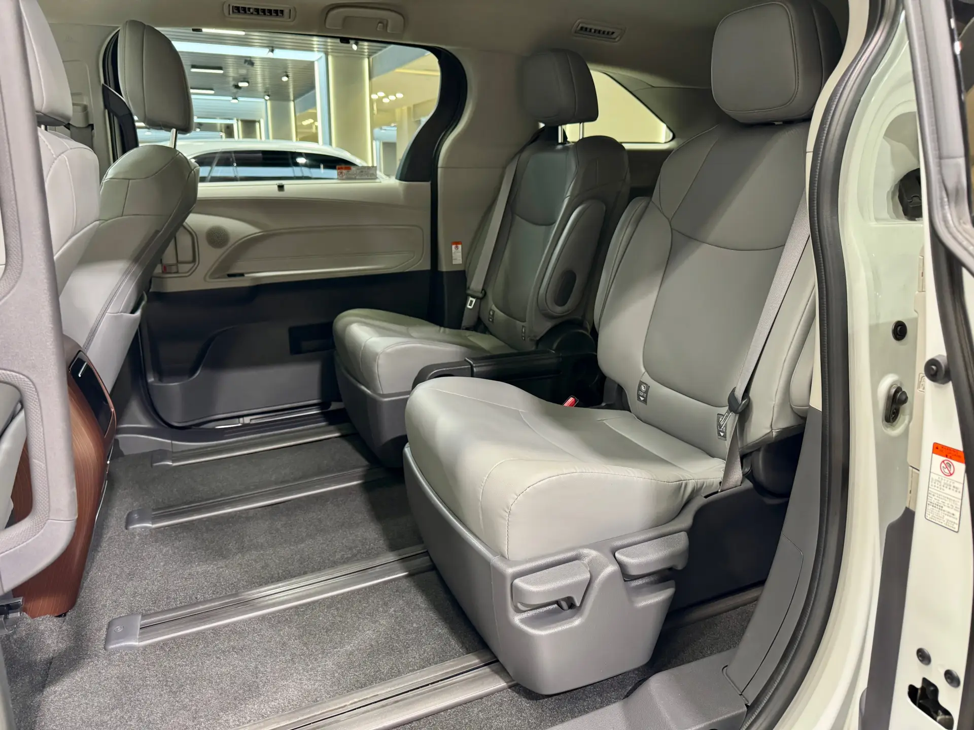 Toyota Granvia, 2025 24