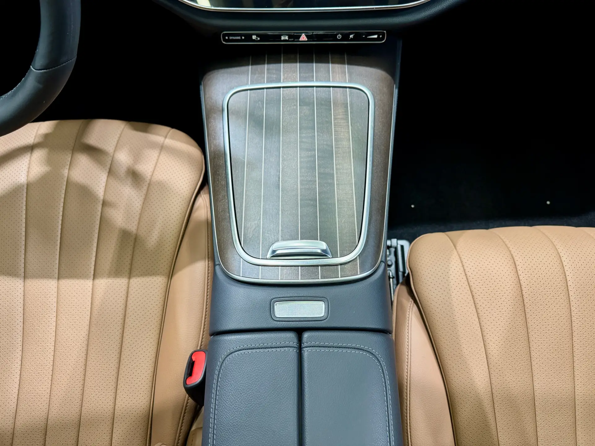Mercedes-Benz E 300 L, 2024 21