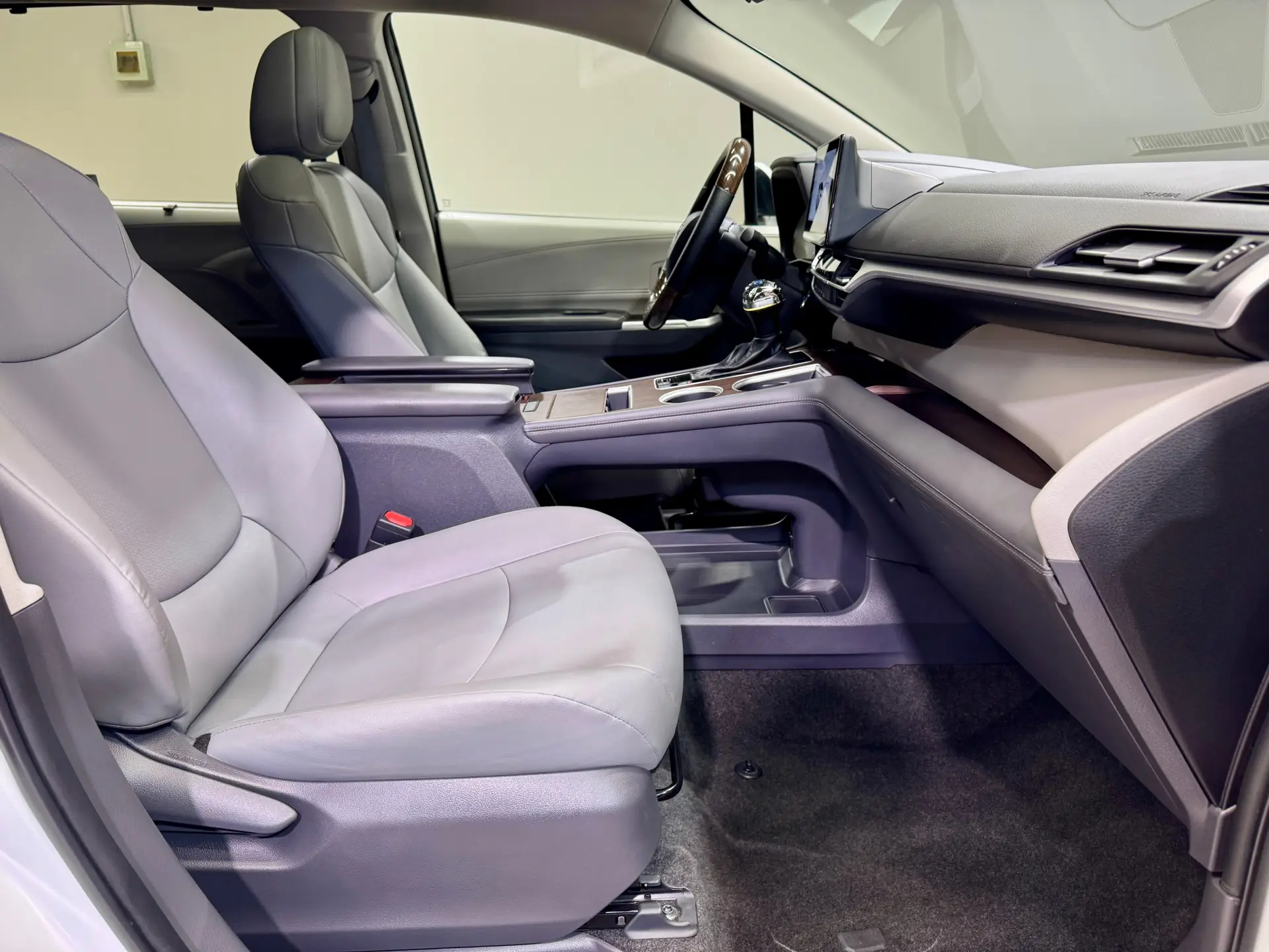 Toyota Granvia, 2025 15
