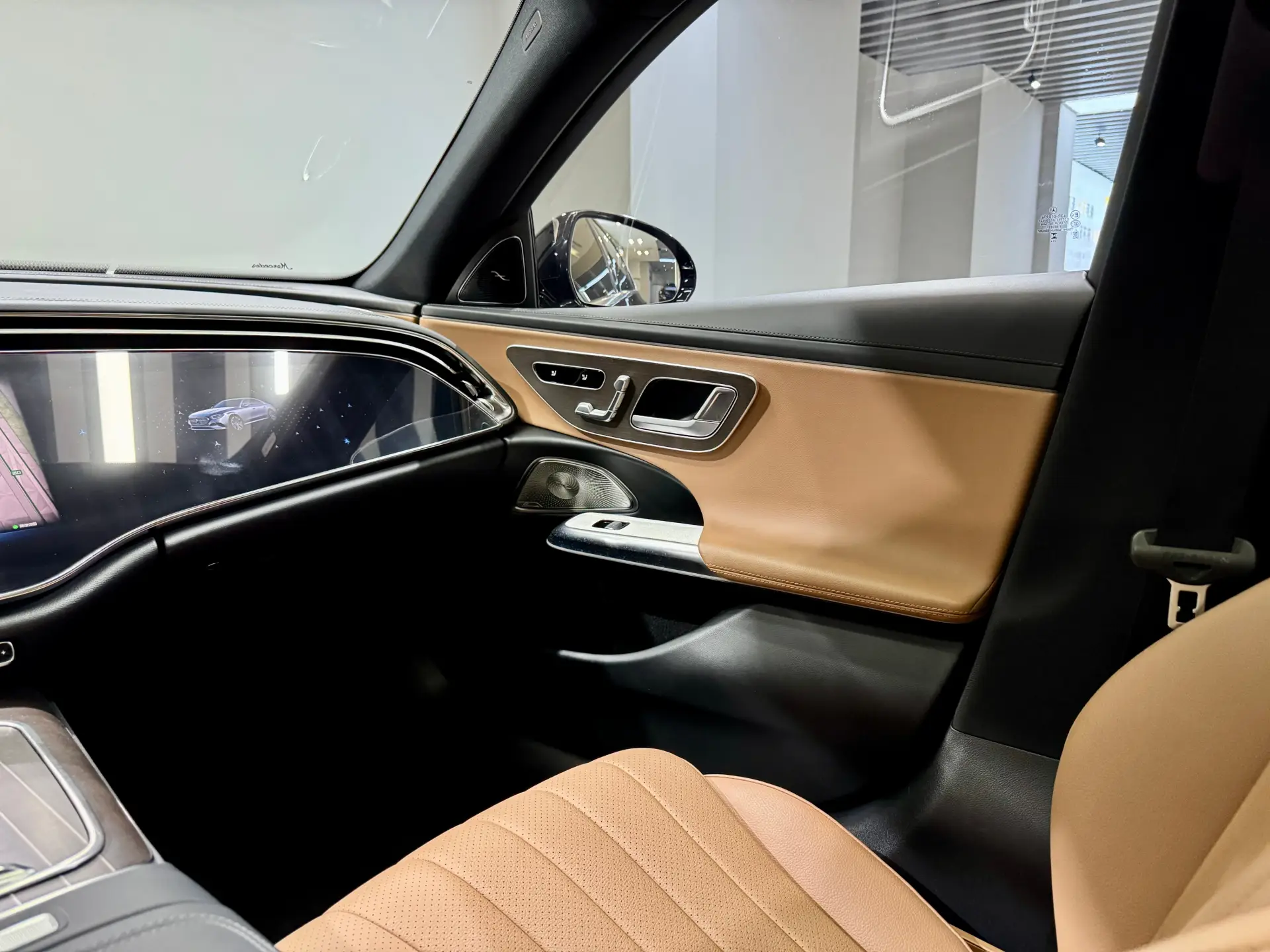 Mercedes-Benz E 300 L, 2024 22