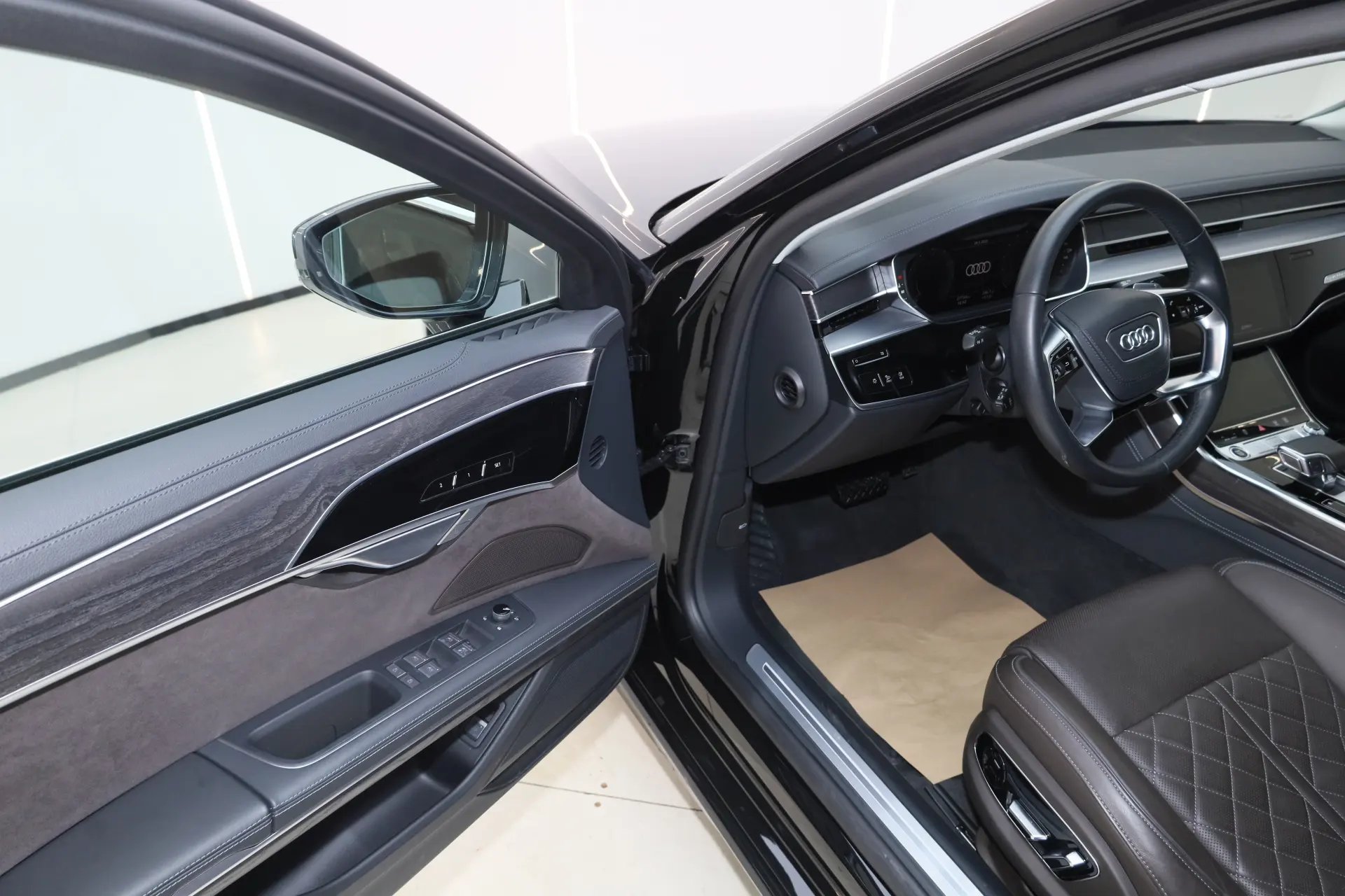 Audi A8L 50 TFSI, 2023 30