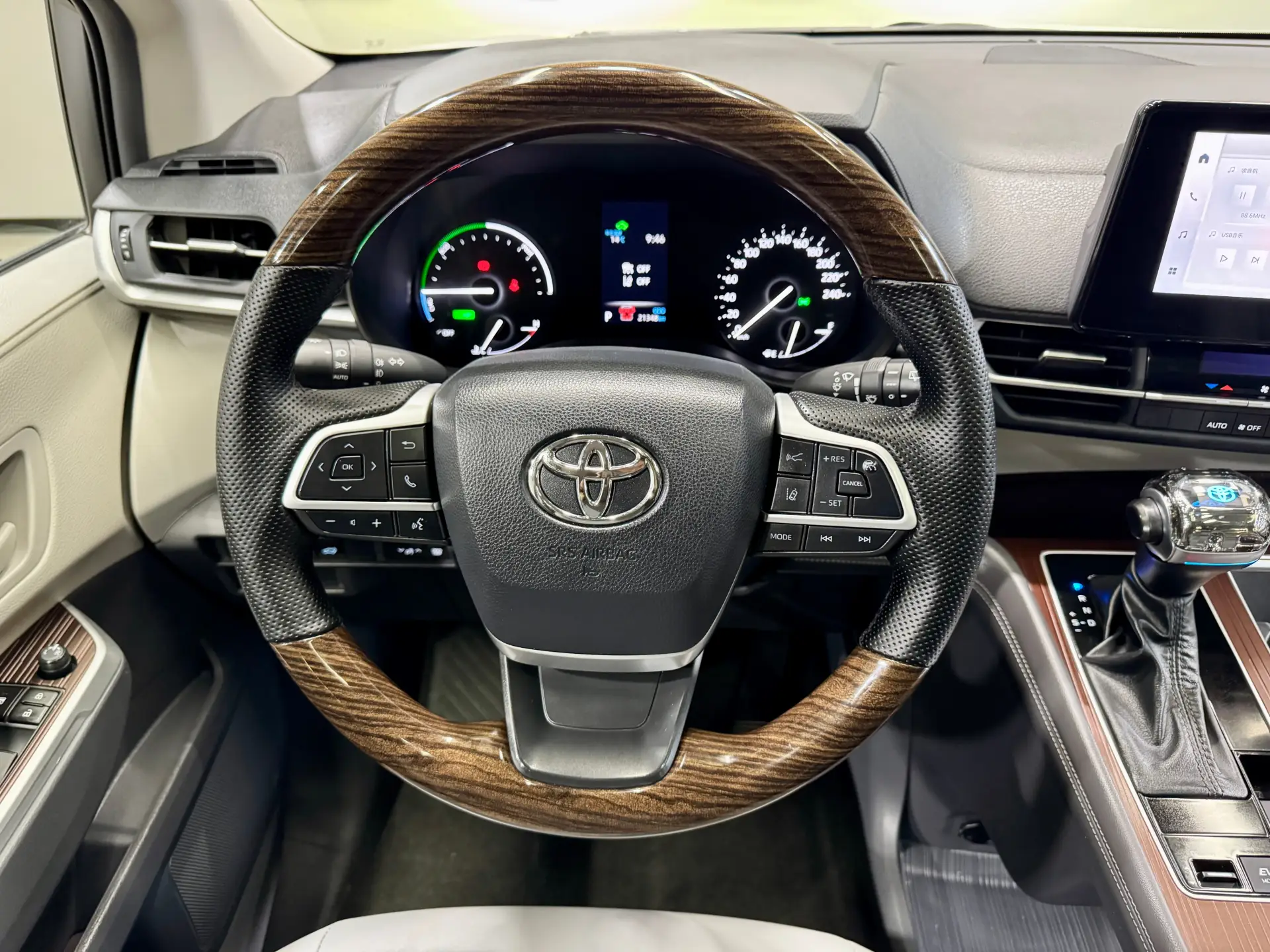Toyota Granvia, 2025 17