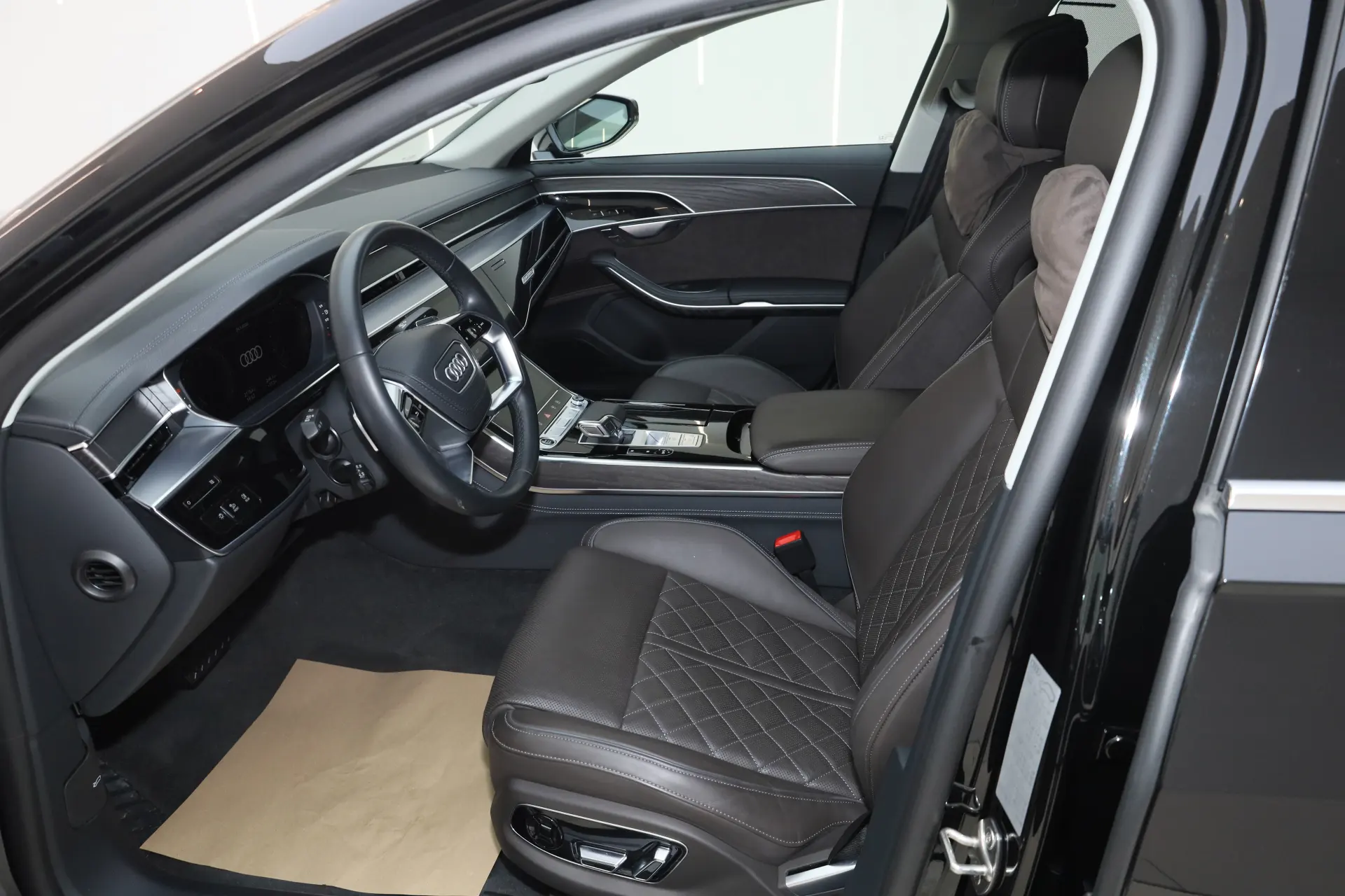 Audi A8L 50 TFSI, 2023 18