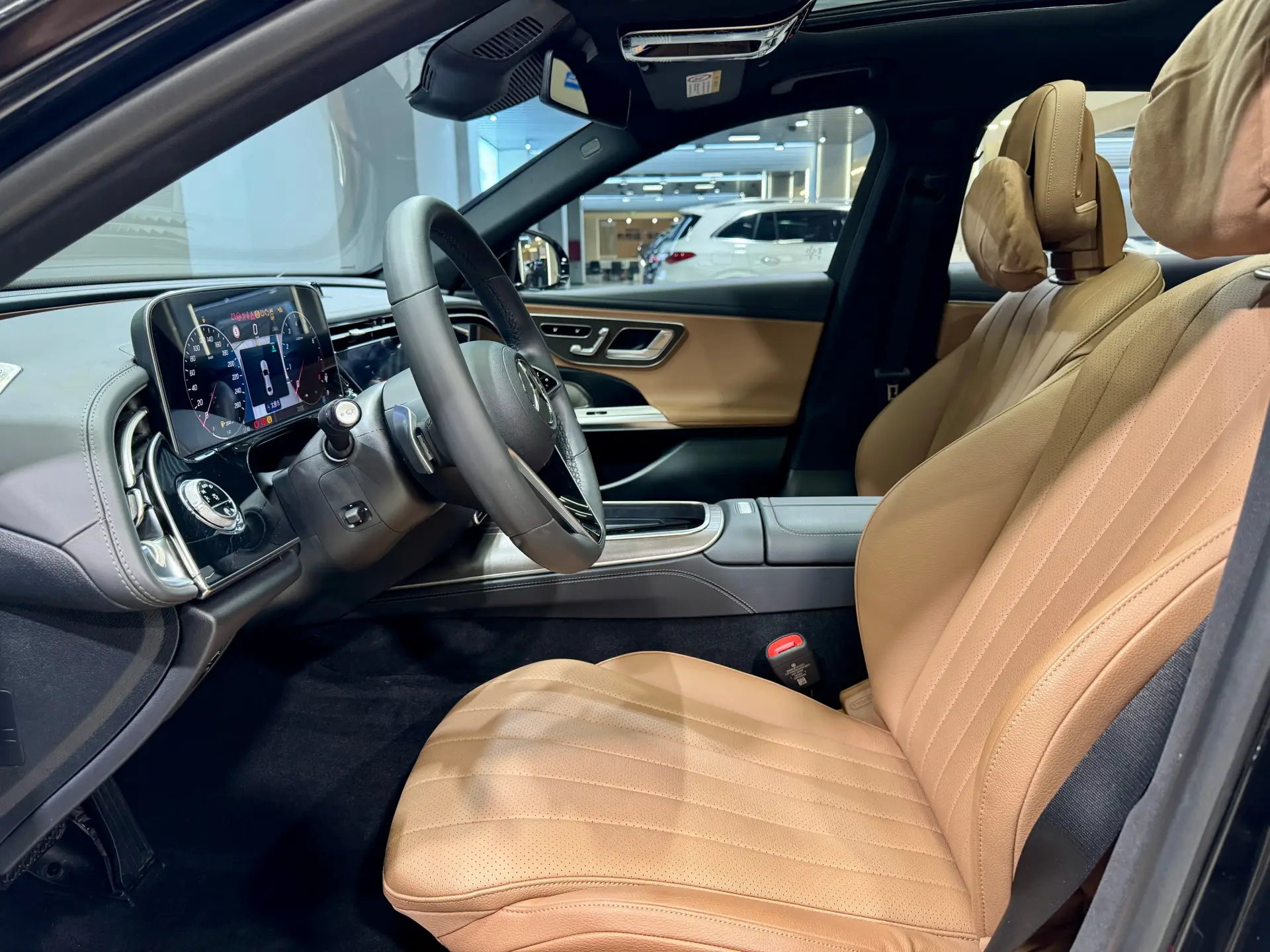 Mercedes-Benz E 300 L, 2024 13