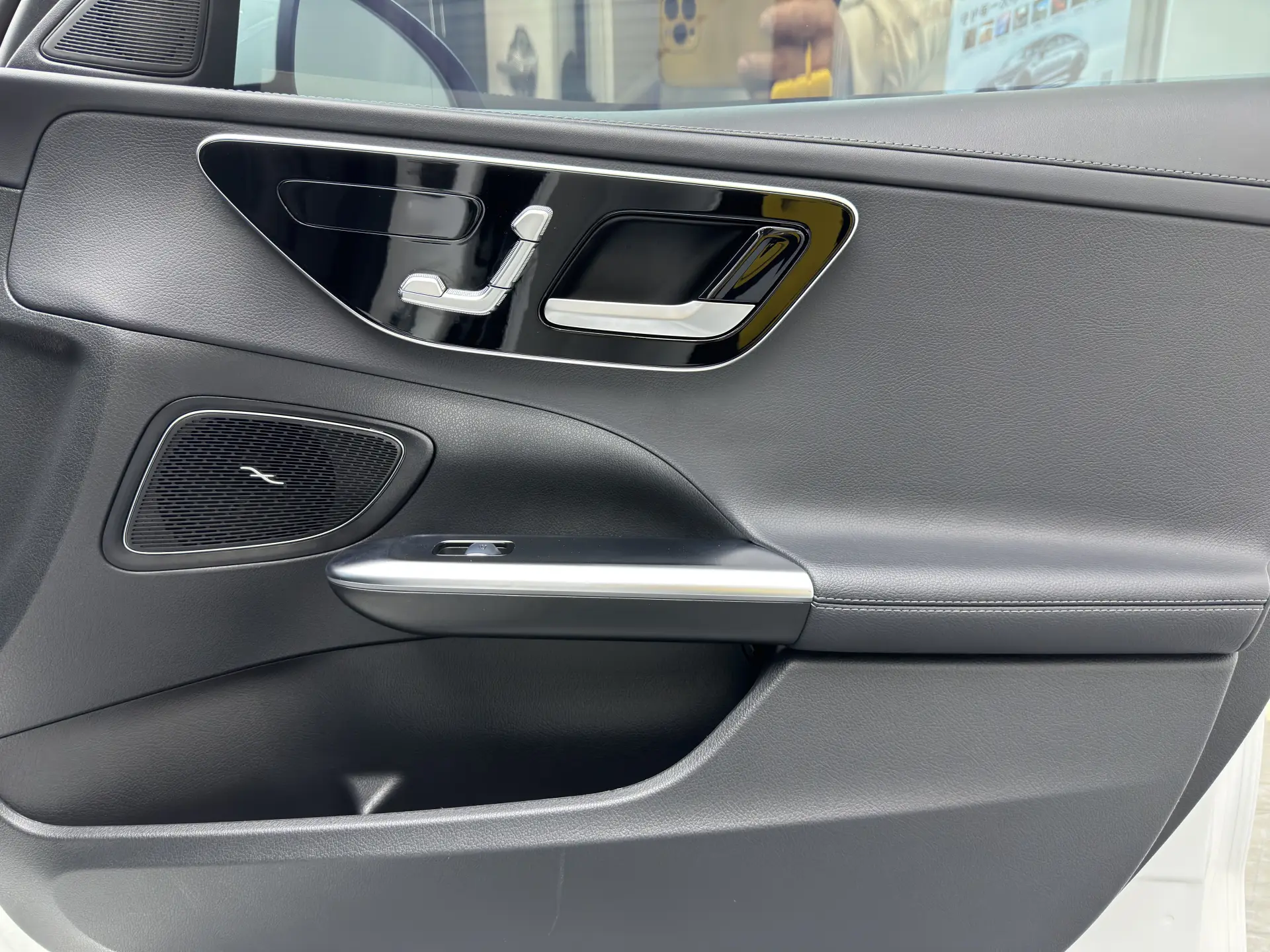 Mercedes-Benz C 260 L, 2024 33