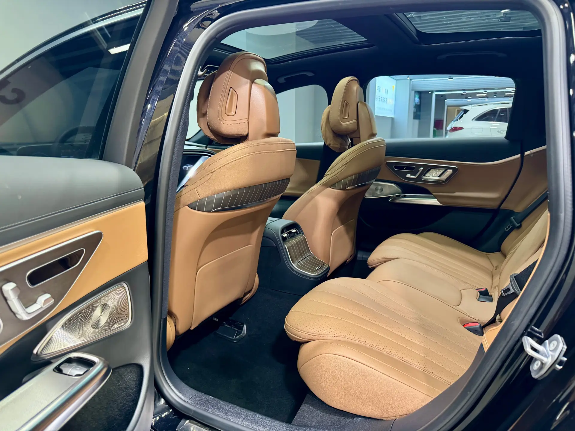 Mercedes-Benz E 300 L, 2024 24