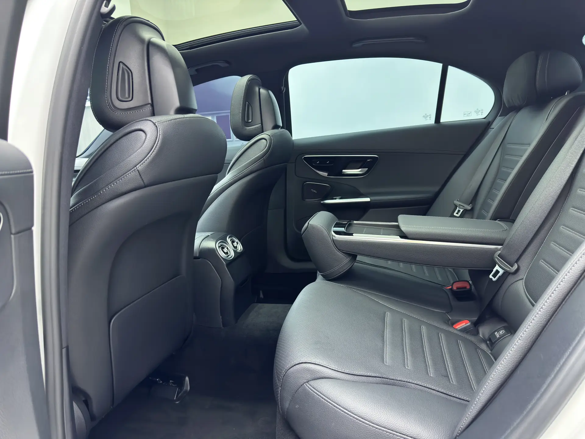 Mercedes-Benz C 260 L, 2024 19