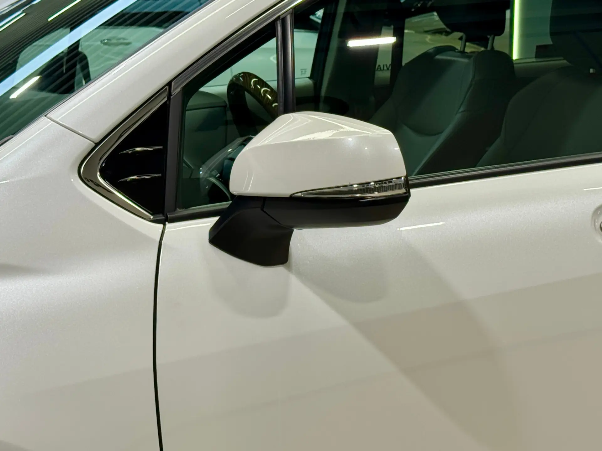 Toyota Granvia, 2025 9