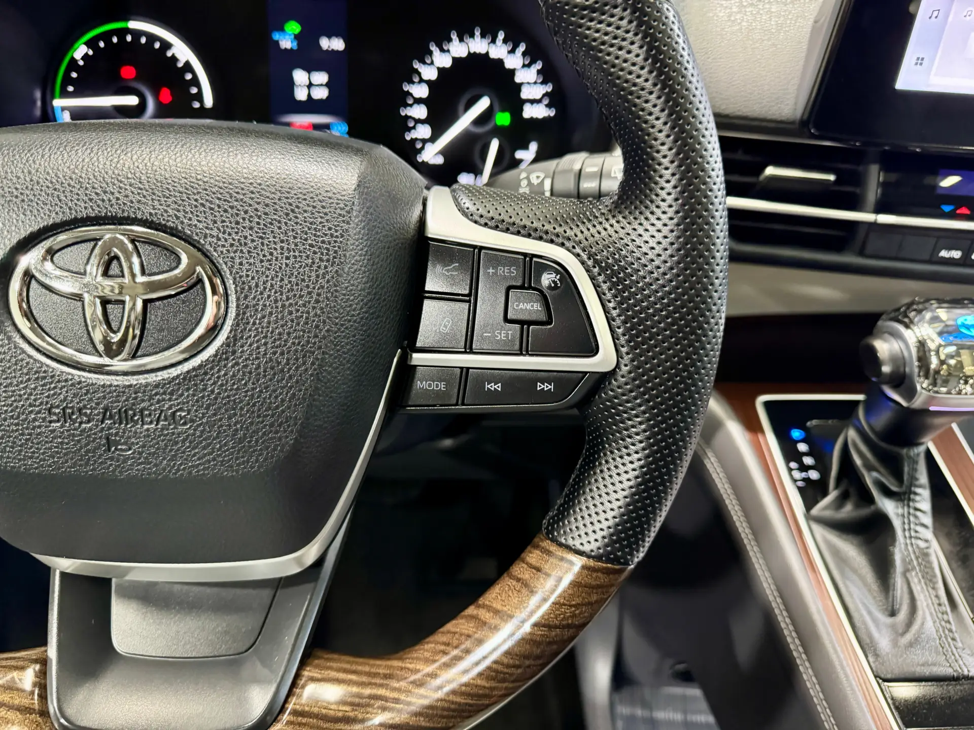Toyota Granvia, 2025 20